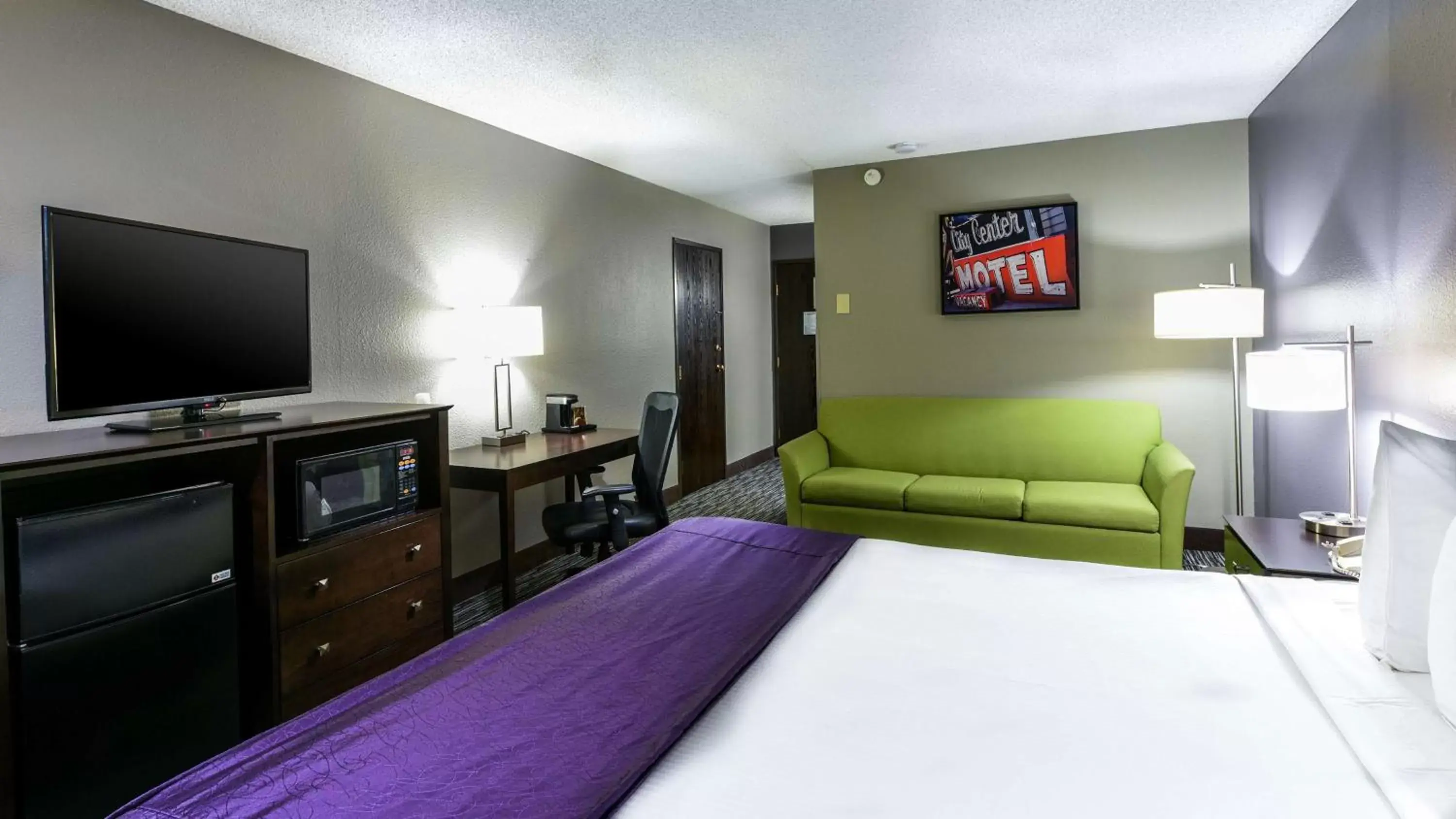 Photo of the whole room, Bed in Best Western McCarran Inn