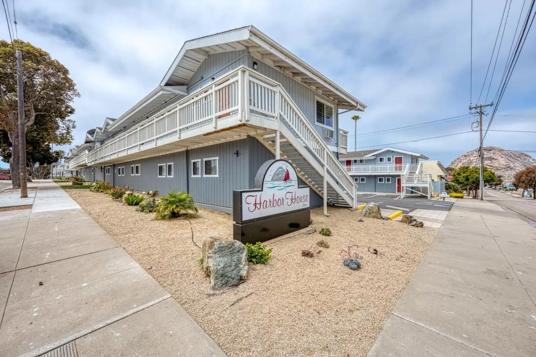 Property Building in Harbor House Inn