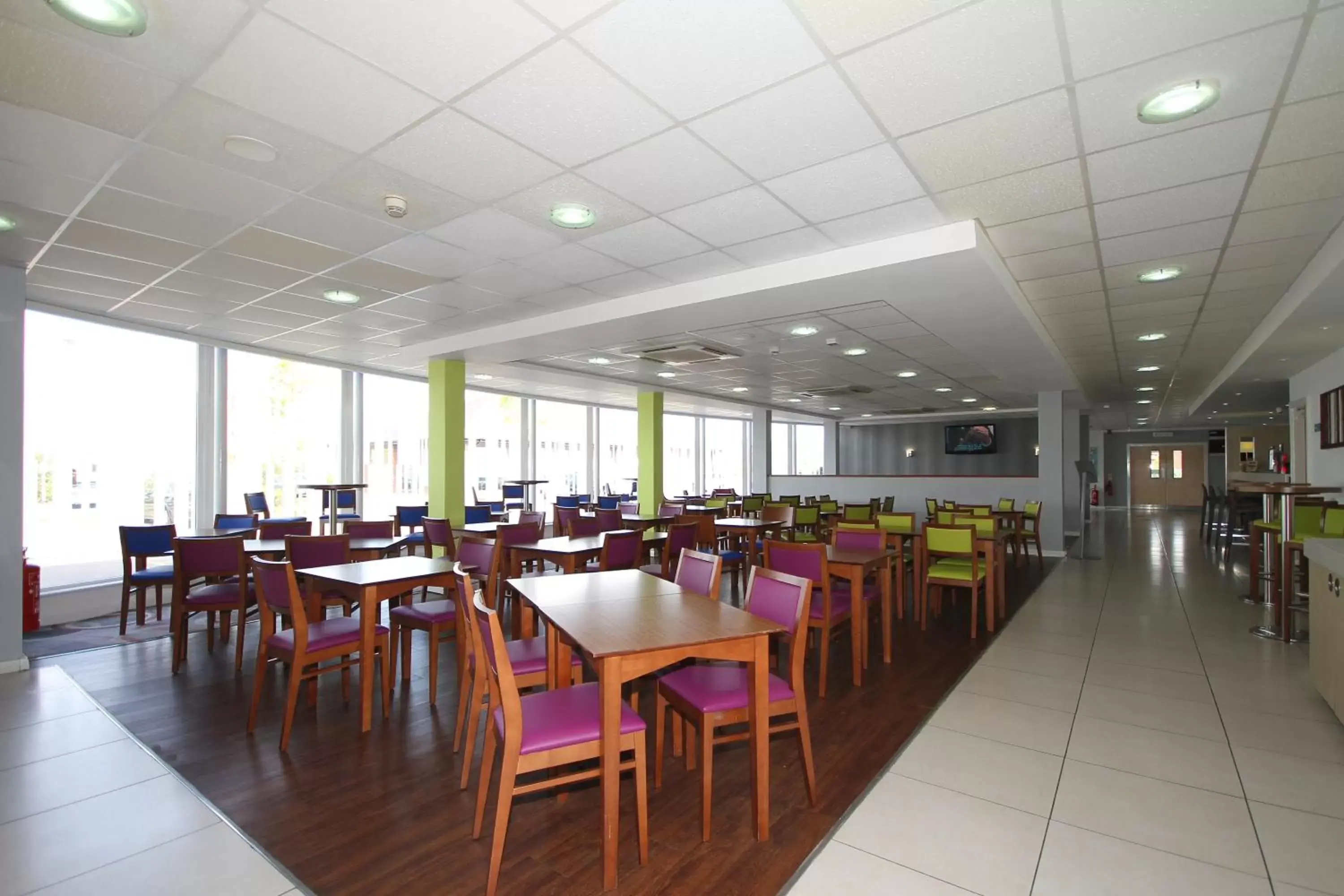 Breakfast, Restaurant/Places to Eat in Holiday Inn Express Nuneaton, an IHG Hotel