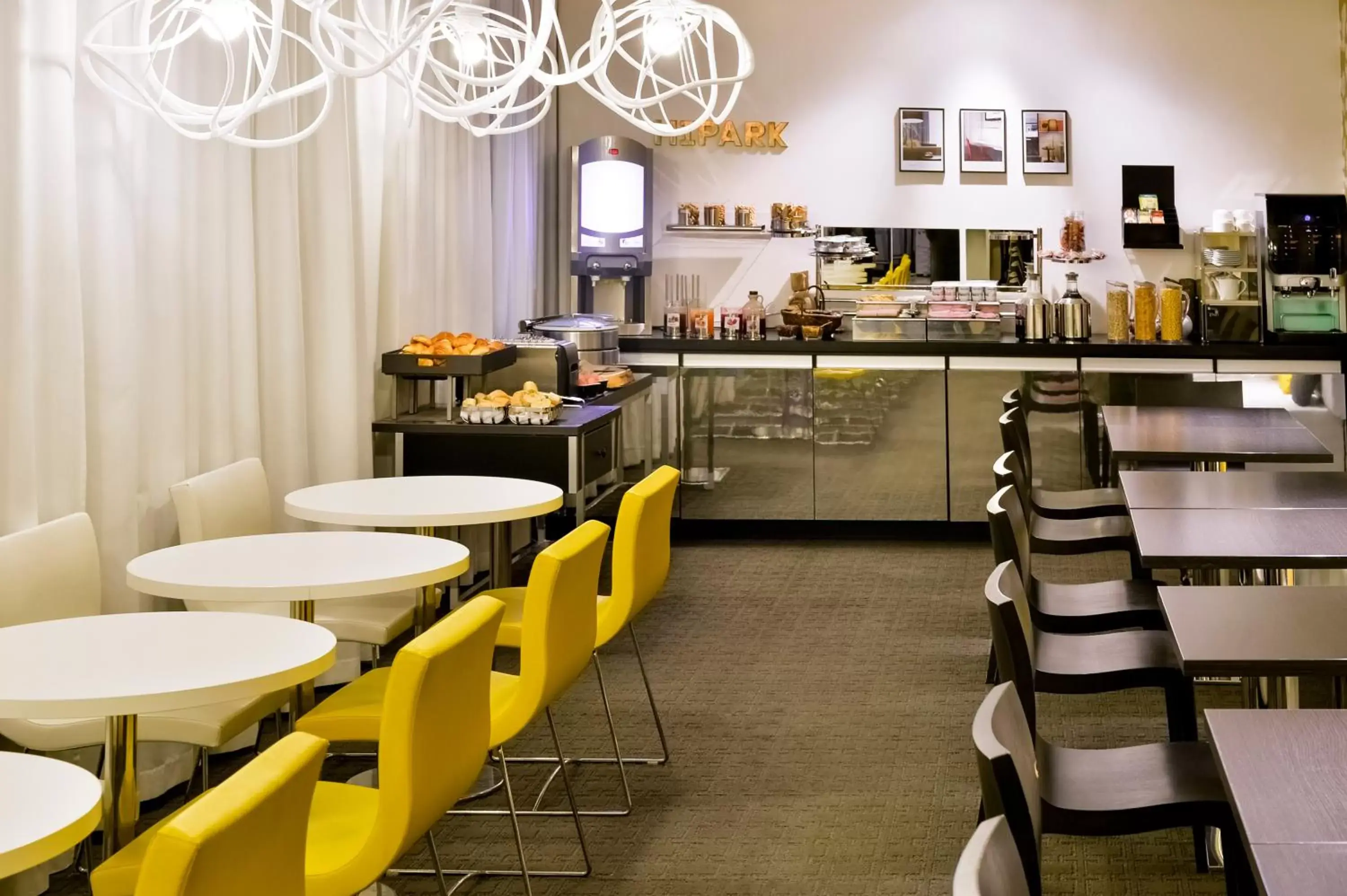 Buffet breakfast, Restaurant/Places to Eat in Adagio Grenoble Centre