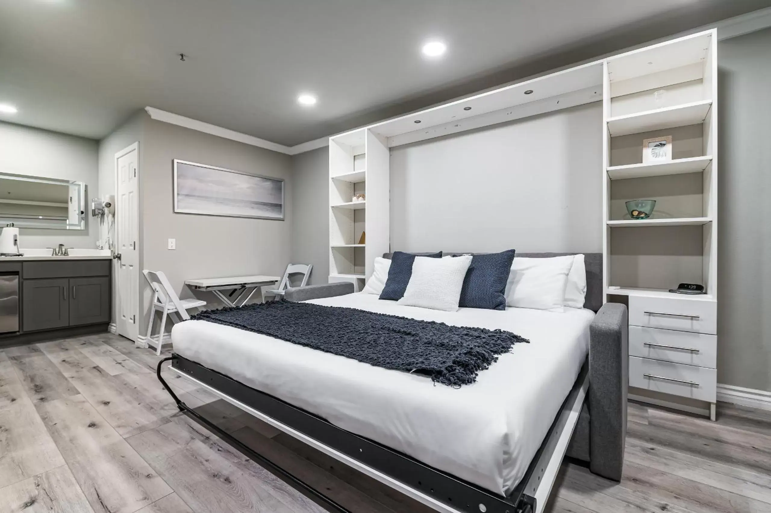 Bedroom, Bed in Omeo Suites