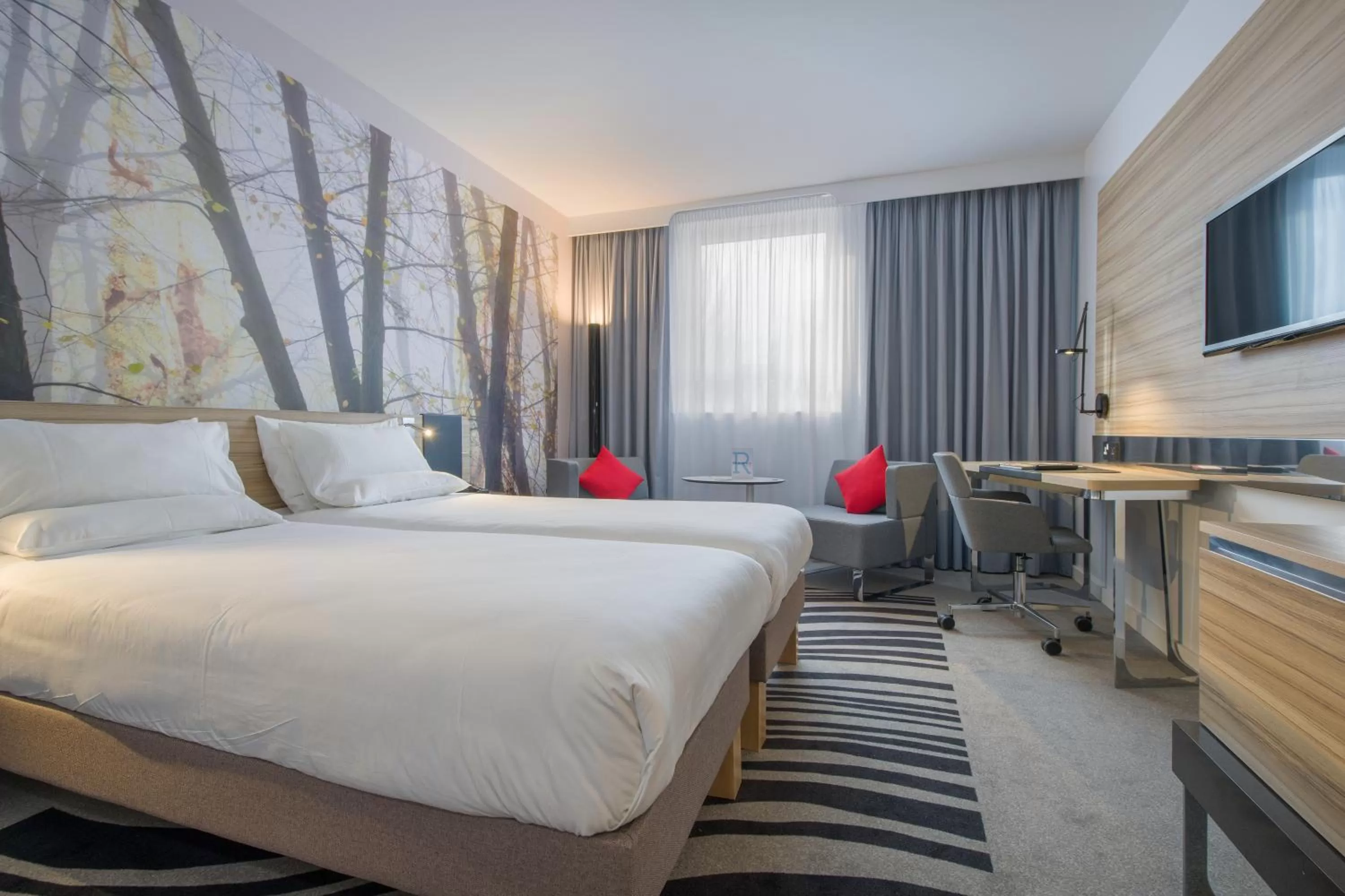 Photo of the whole room, Bed in Novotel York Centre