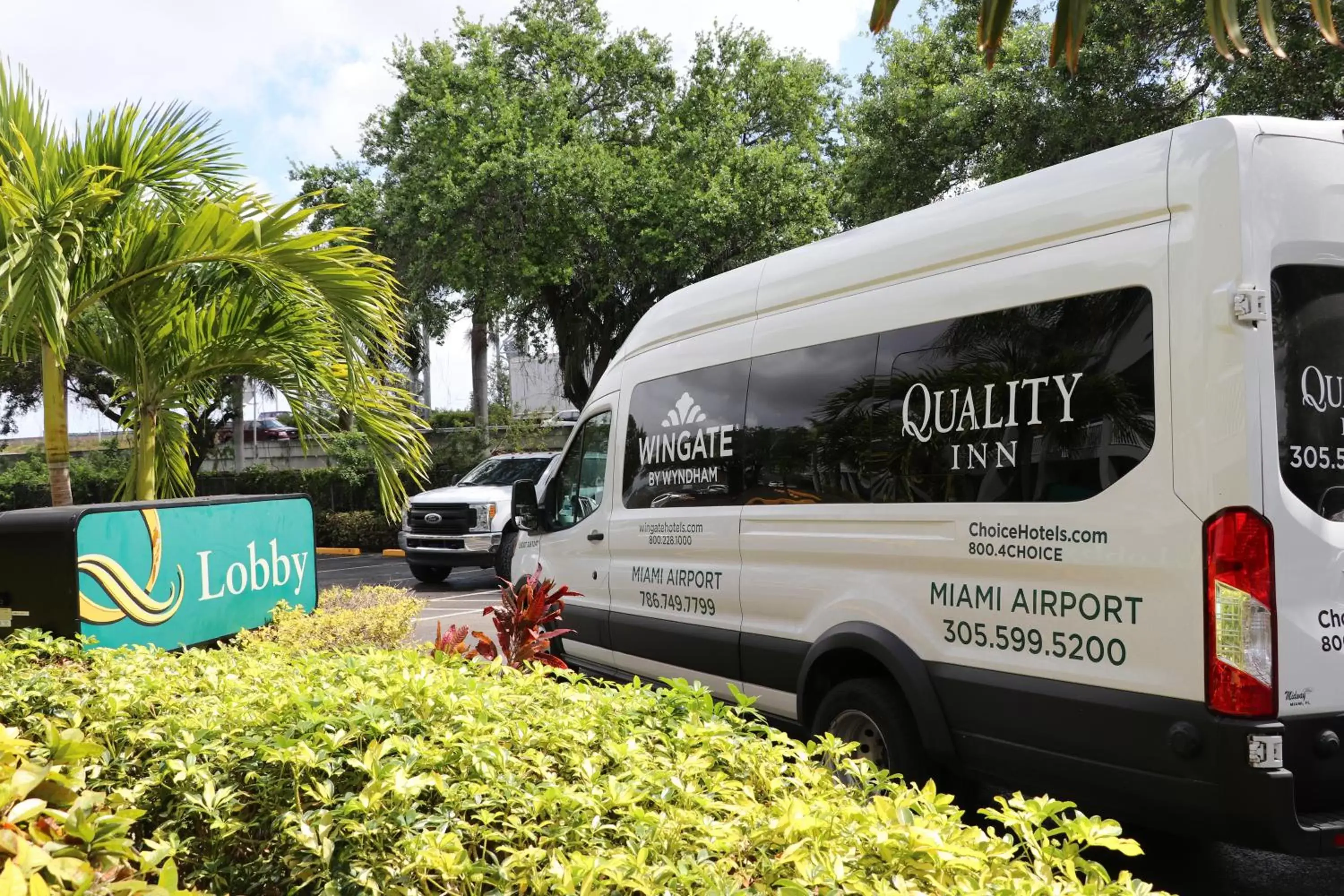 shuttle, Property Building in Quality Inn Miami Airport - Doral