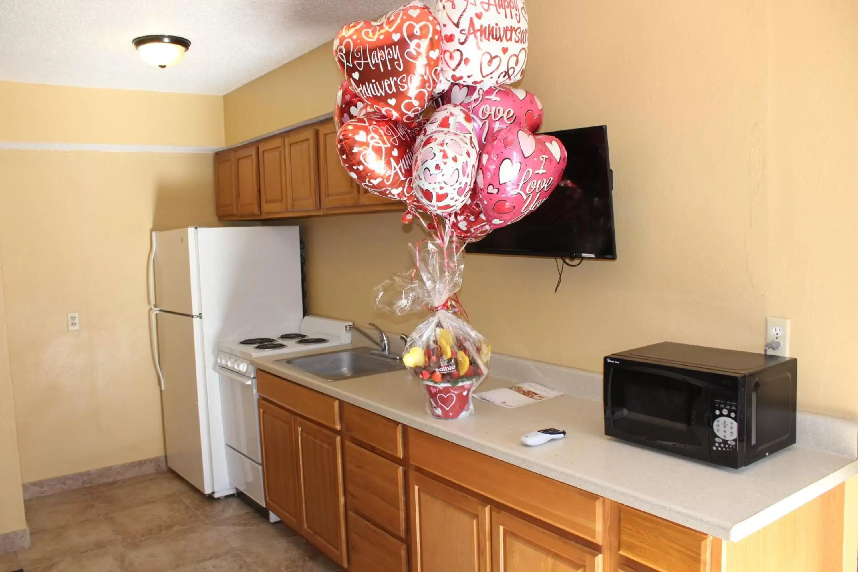 Kitchen/Kitchenette in The Executive Inn & Suites