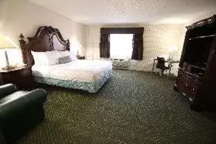 Queen Room with Two Queen Beds - Poolside/Non-Smoking in Baymont Inn and Suites by Wyndham Farmington, MO