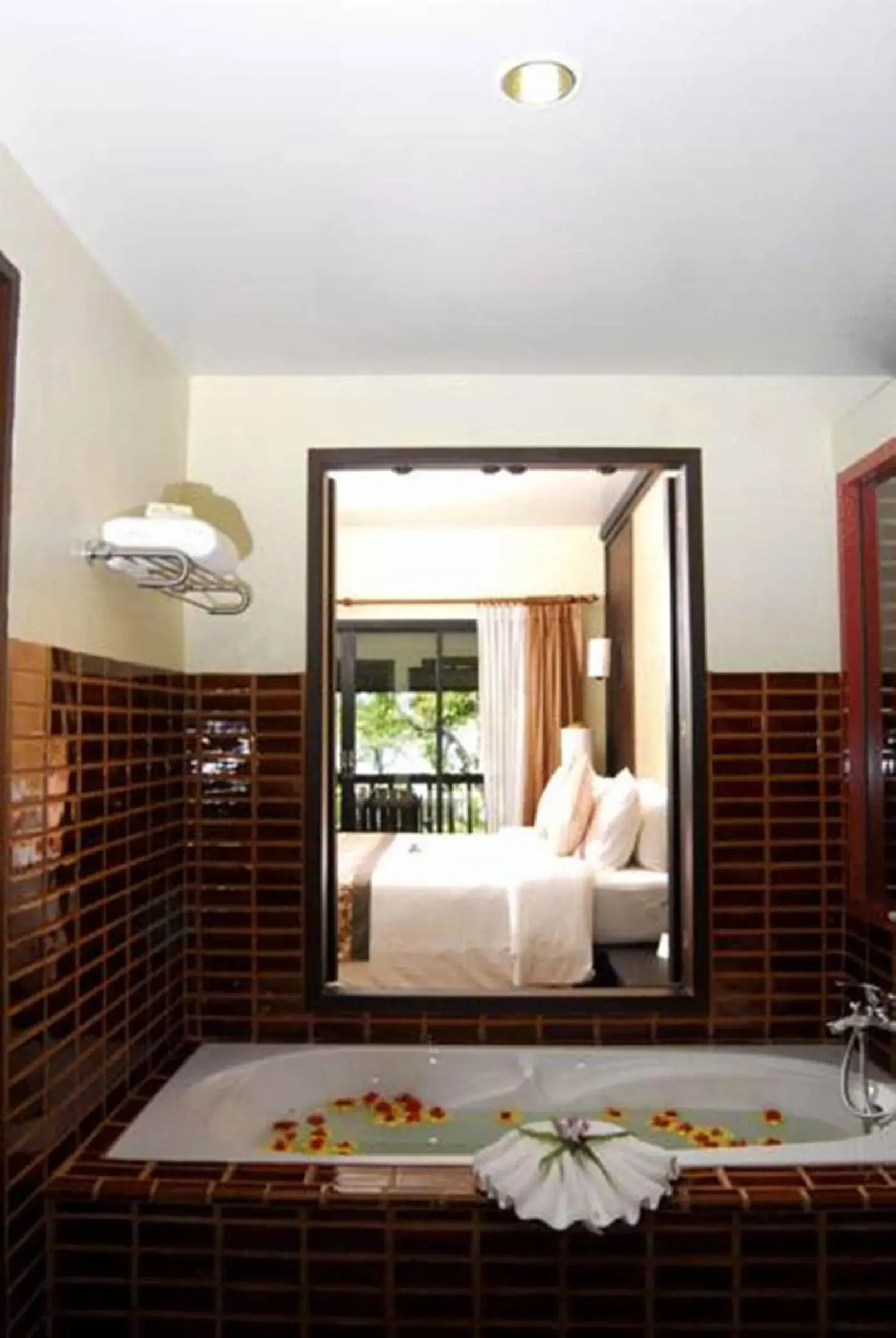 Bathroom, Bed in Khaolak Paradise Resort Bathroom, Bed in Khaolak Paradise Resort