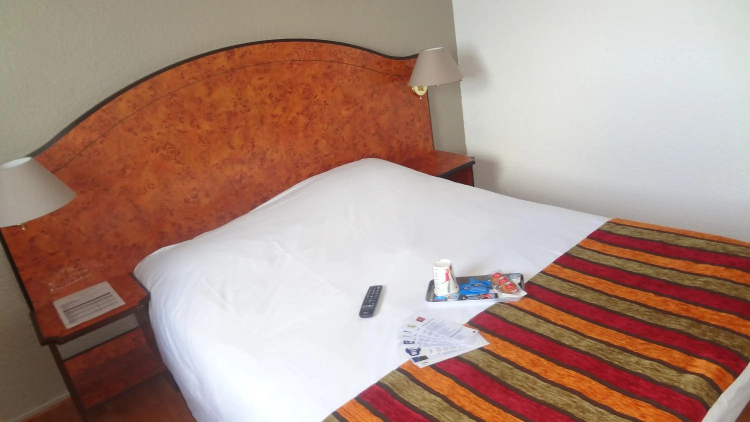 Bedroom, Bed in Logis Cottage Hôtel