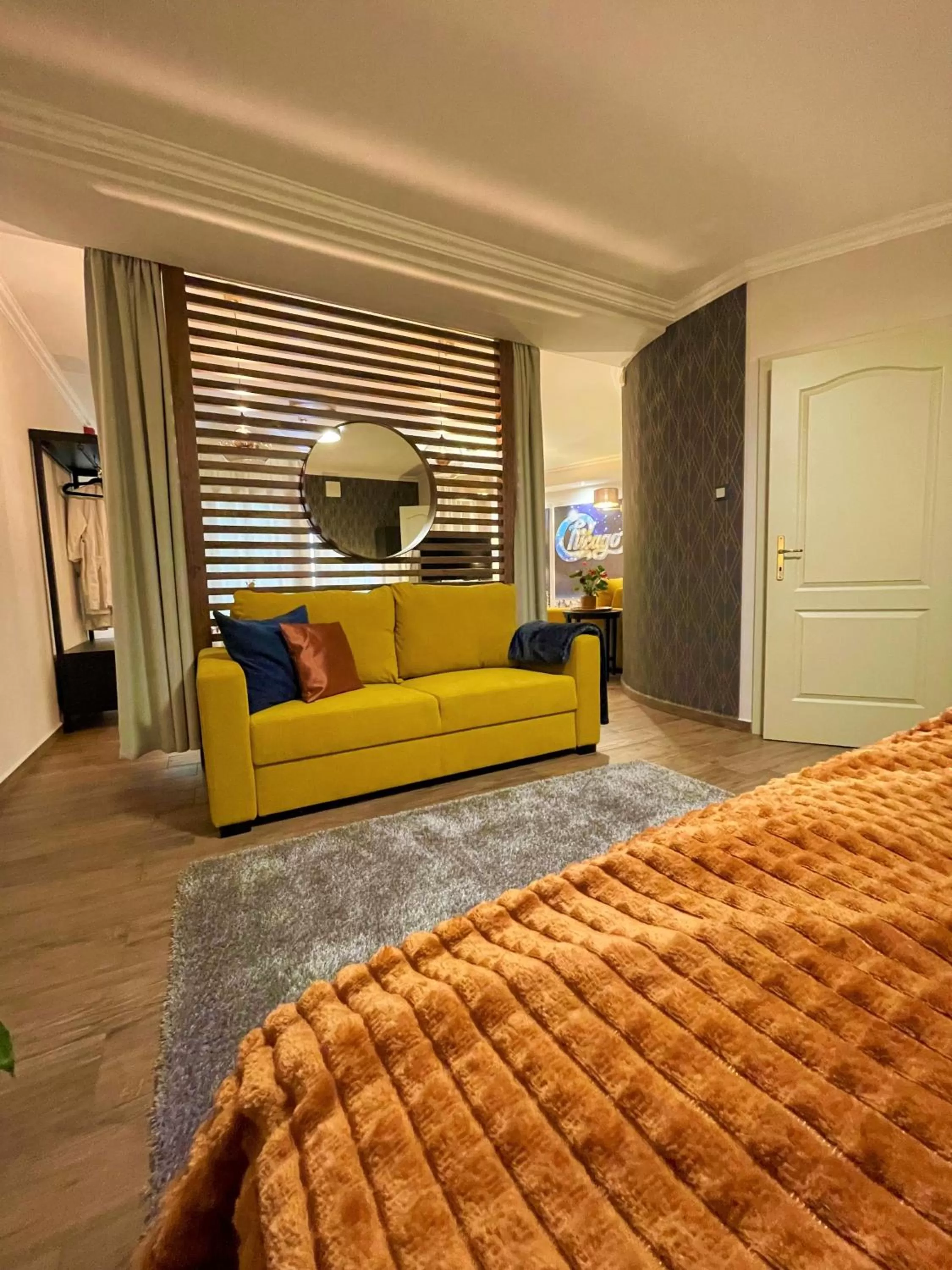 Photo of the whole room, Bed in Chicago Vendégház