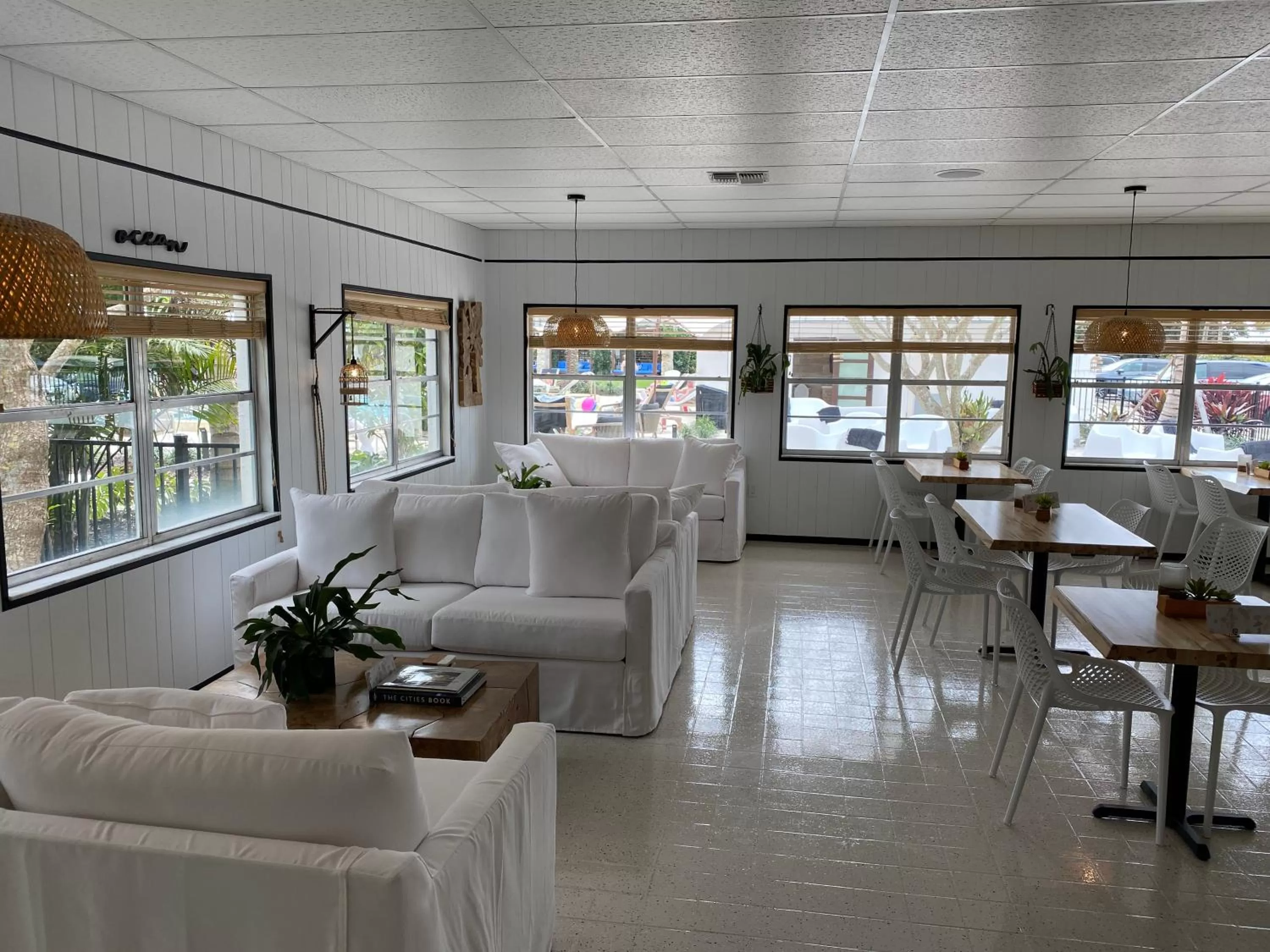 Restaurant/places to eat in Bali Hai Beachfront Resort and Spa