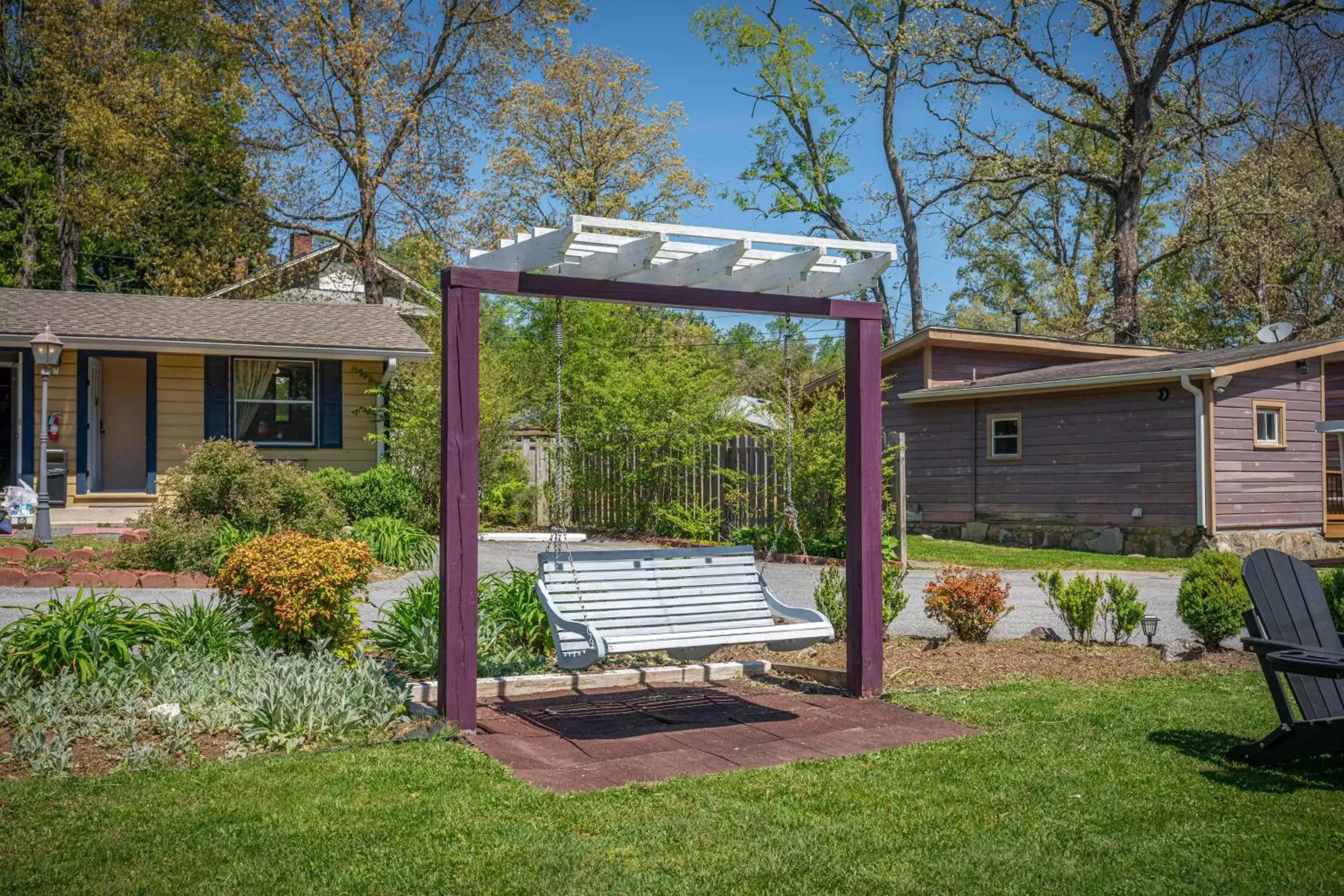 Day, Garden in CedarWood Inn