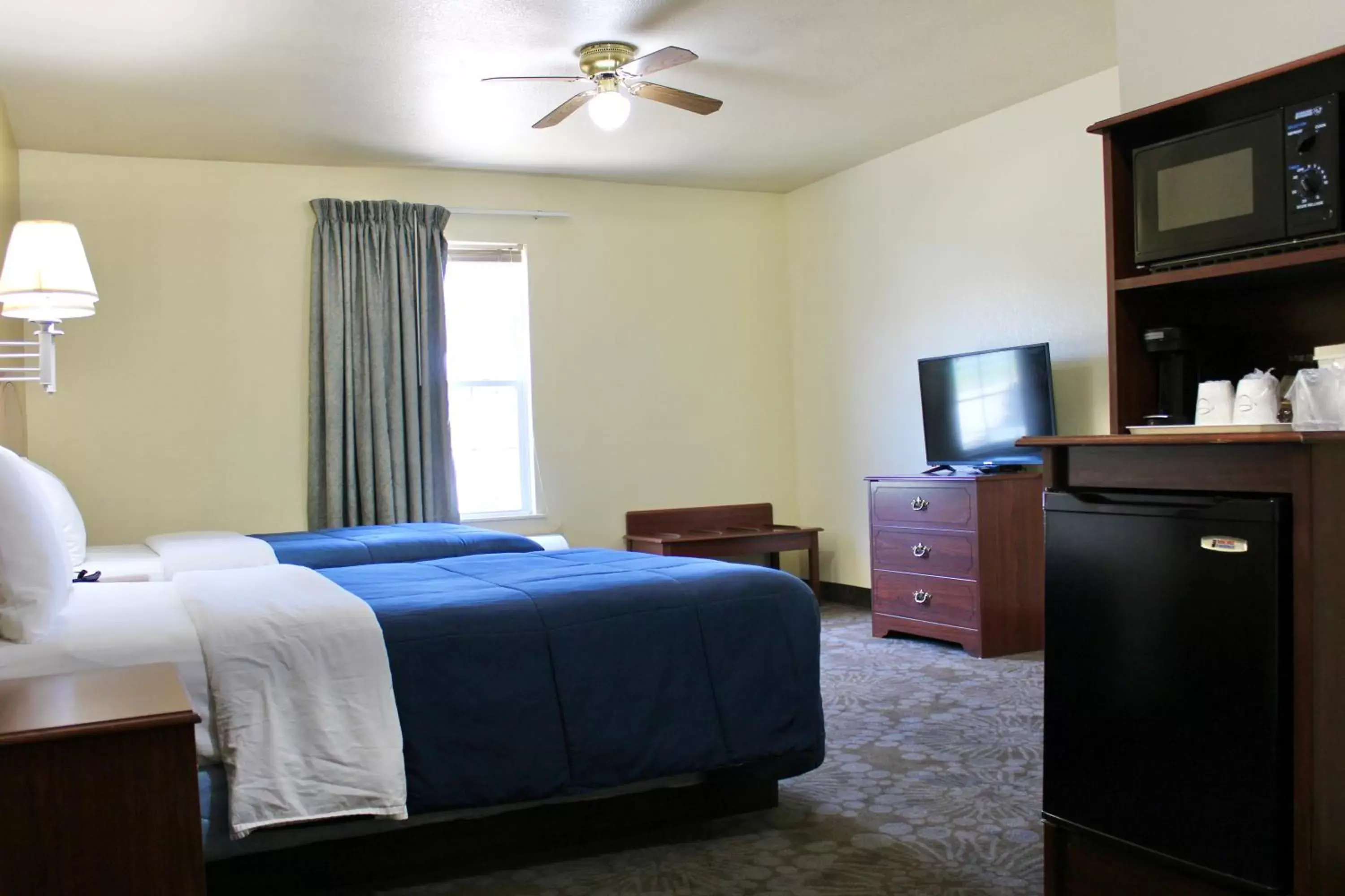 Bed in Candlelight Inn & Suites Hwy 69 near McAlester