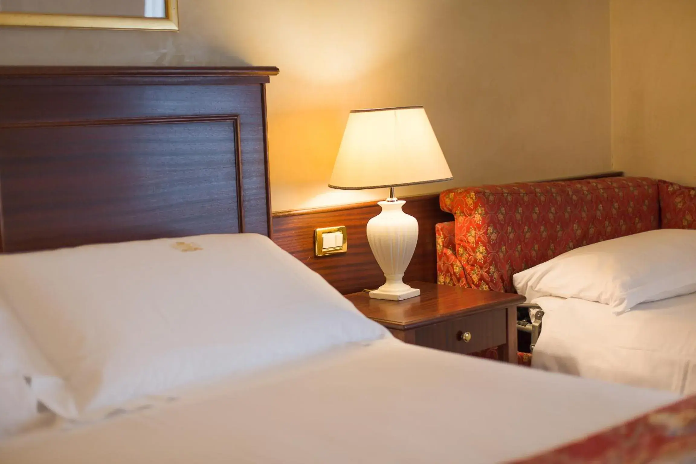 Premium Triple Room with Spa Access in Hotel De Londres