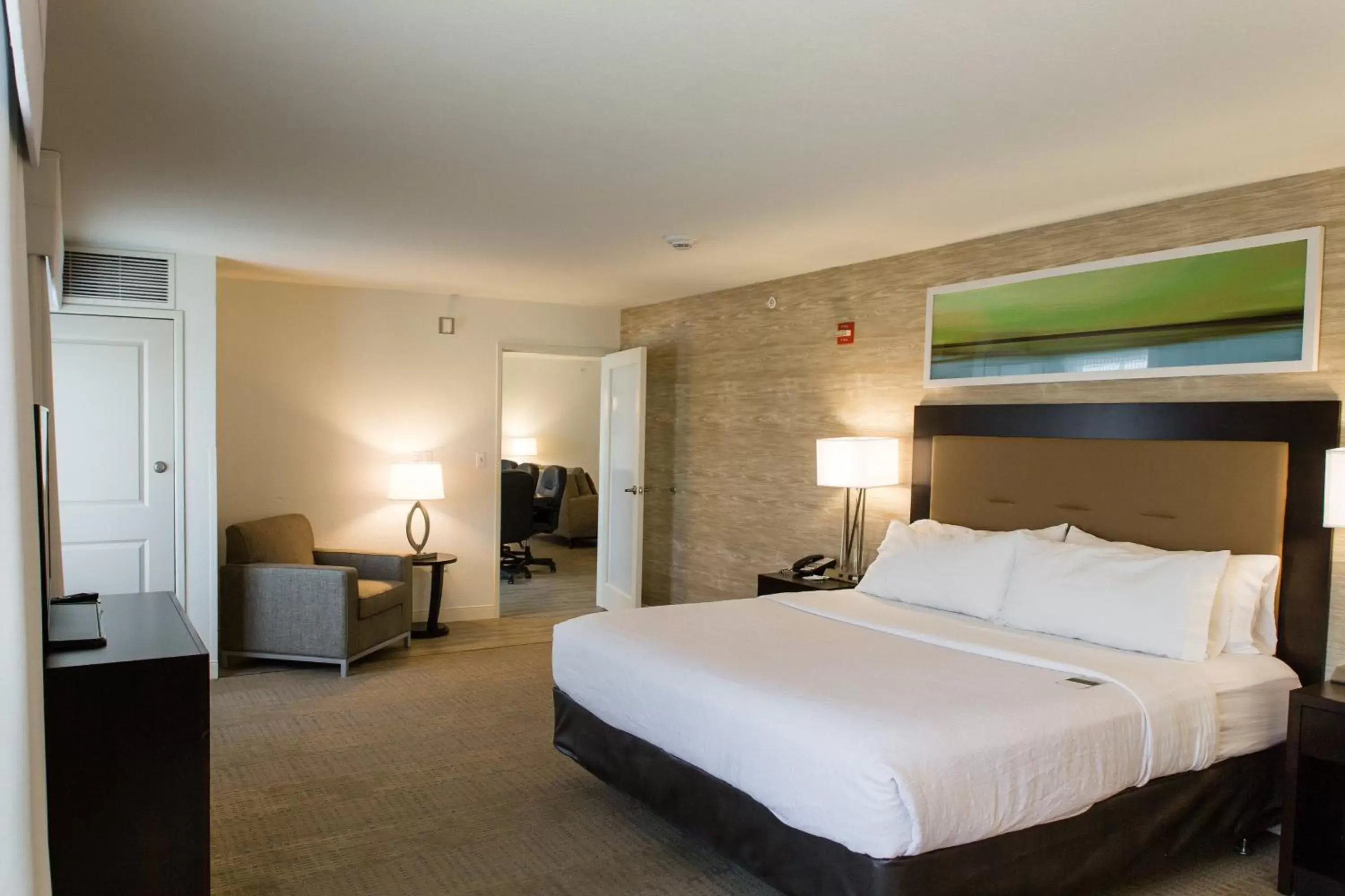 Photo of the whole room, Bed in Holiday Inn Hotel & Suites Bloomington Airport, an IHG Hotel
