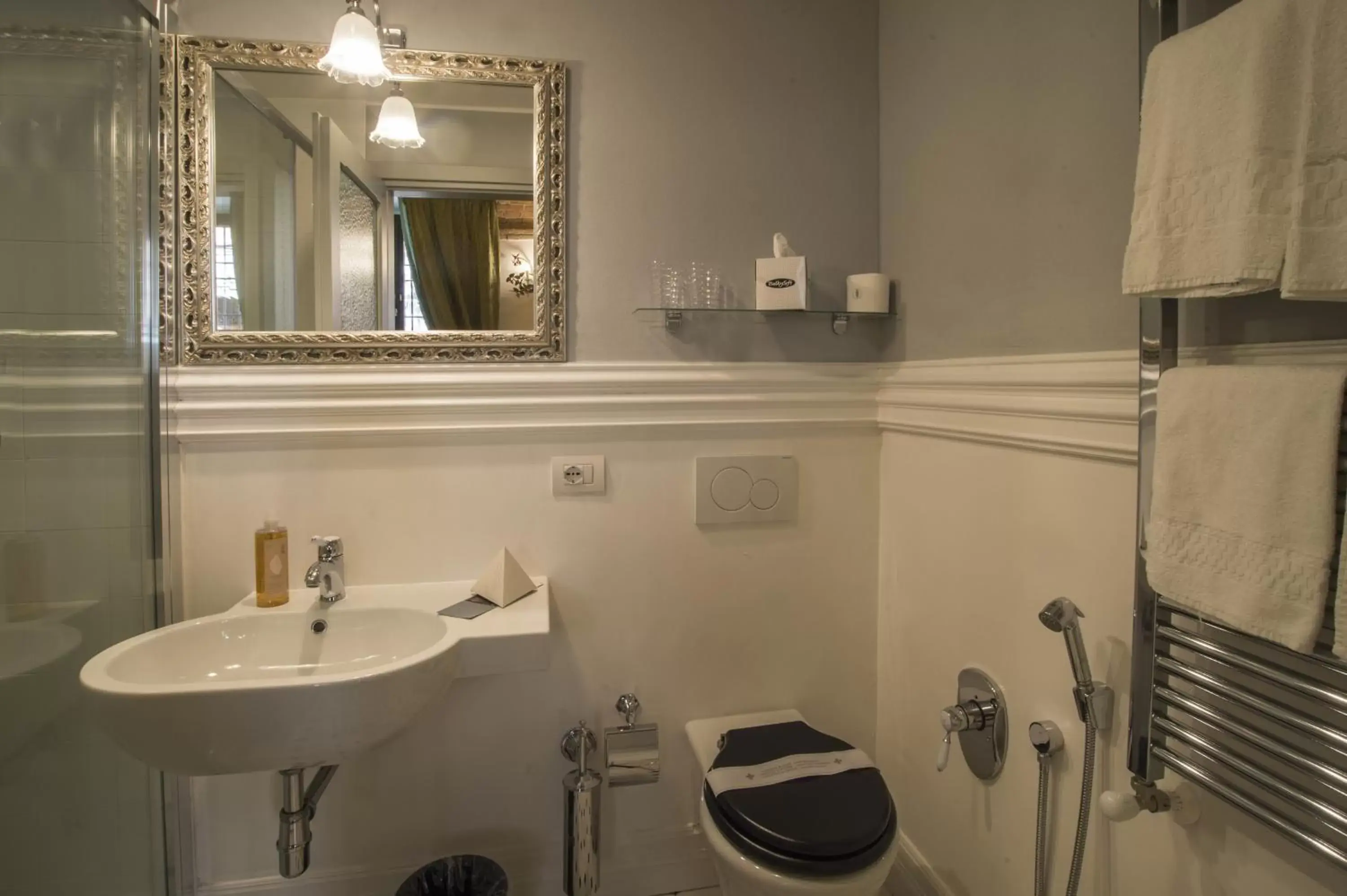 Bathroom in Palazzo Pacini