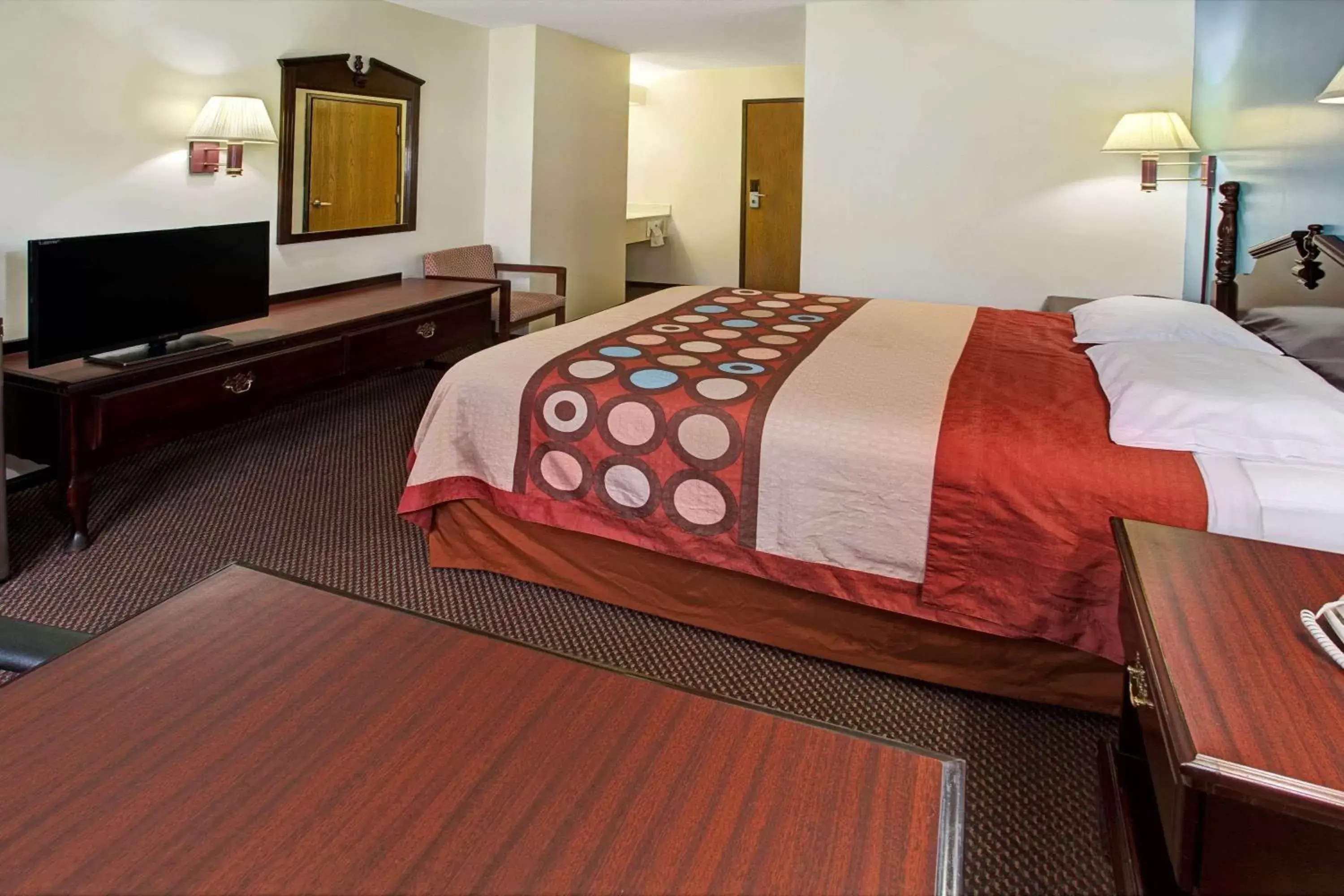 Photo of the whole room, Bed in Super 8 by Wyndham Heath/Newark Photo of the whole room, Bed in Super 8 by Wyndham Heath/Newark