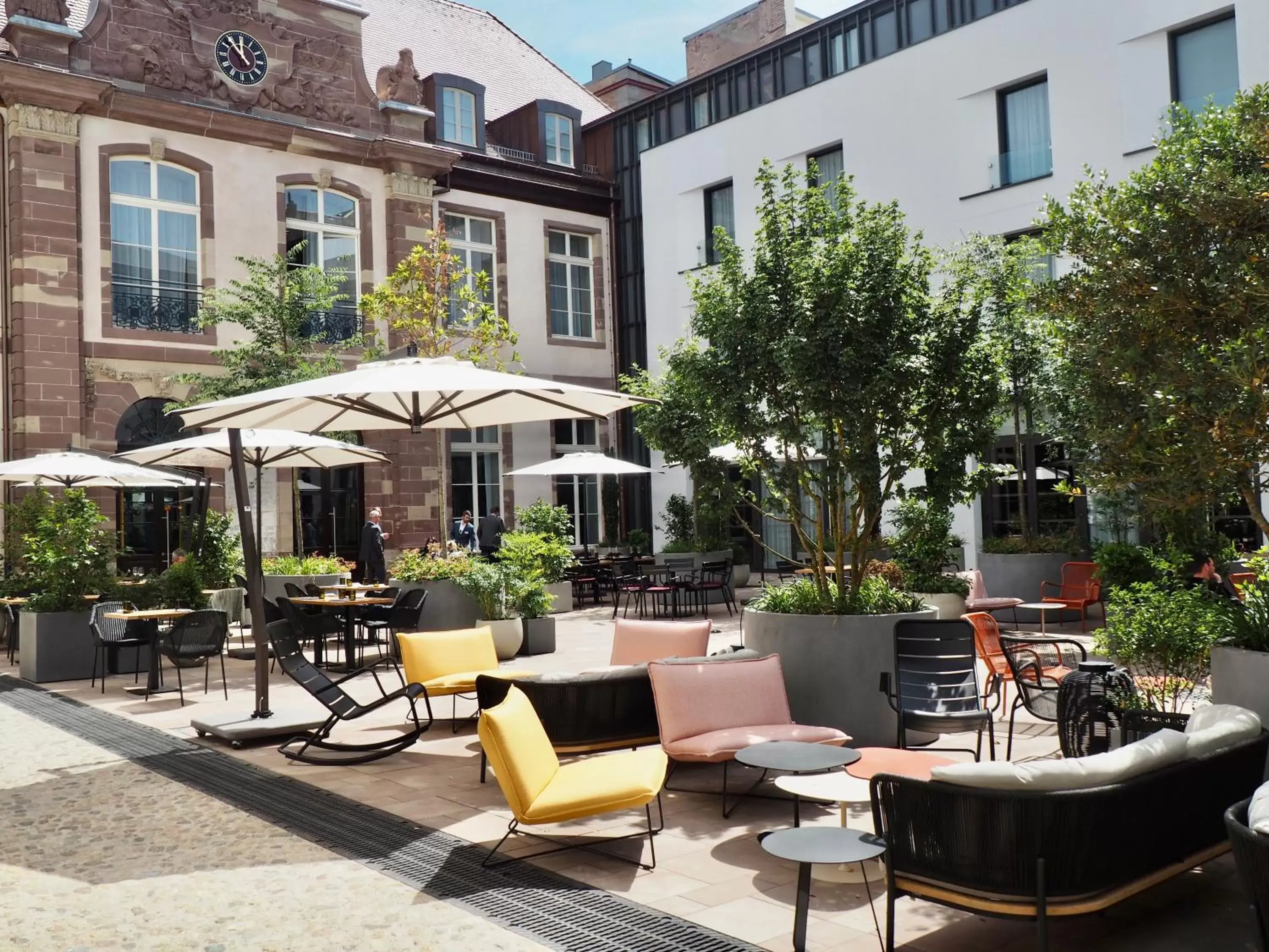 Patio in Hôtel LÉONOR the place to live