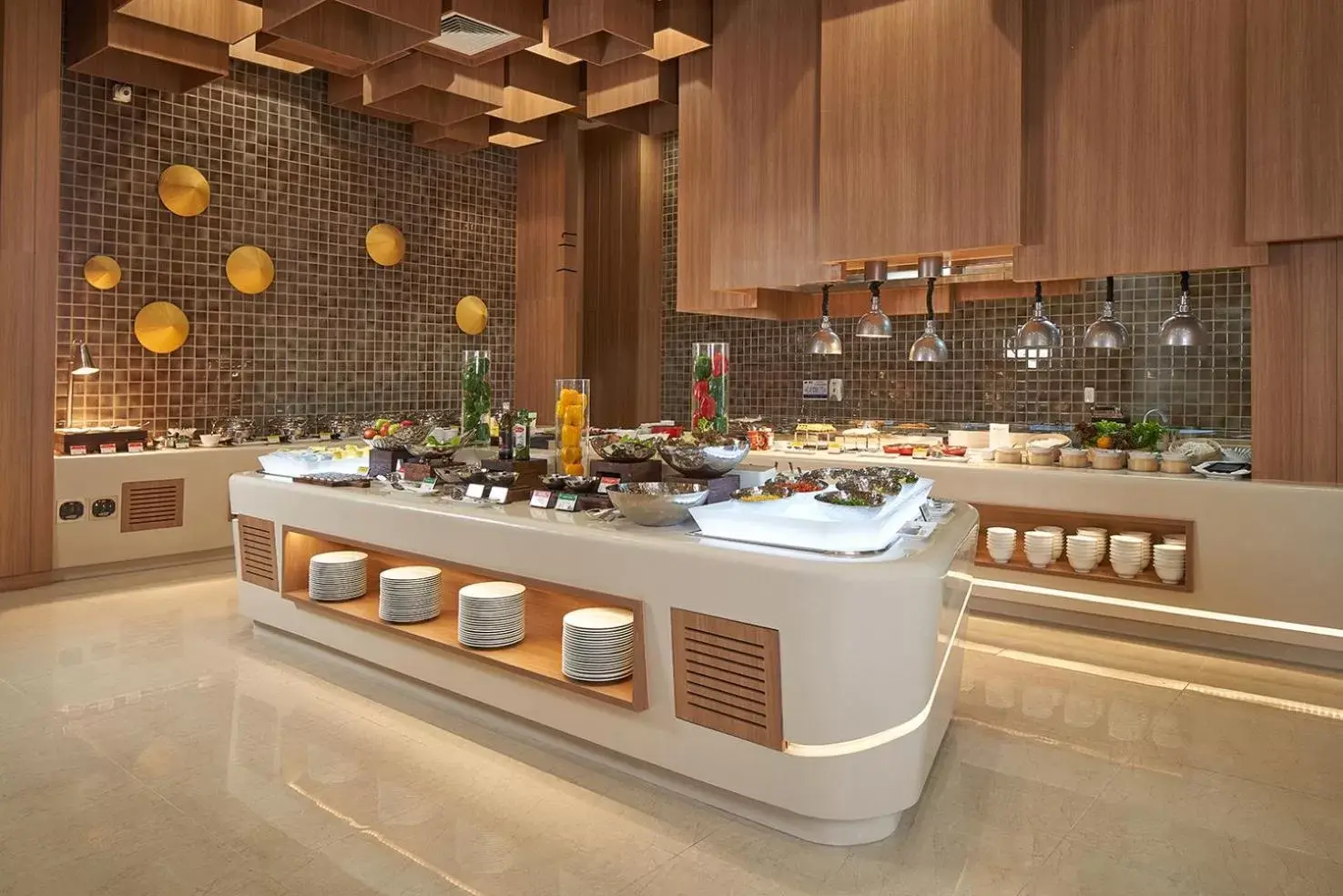 Restaurant/places to eat, Kitchen/Kitchenette in Holiday Inn & Suites Saigon Airport, an IHG Hotel
