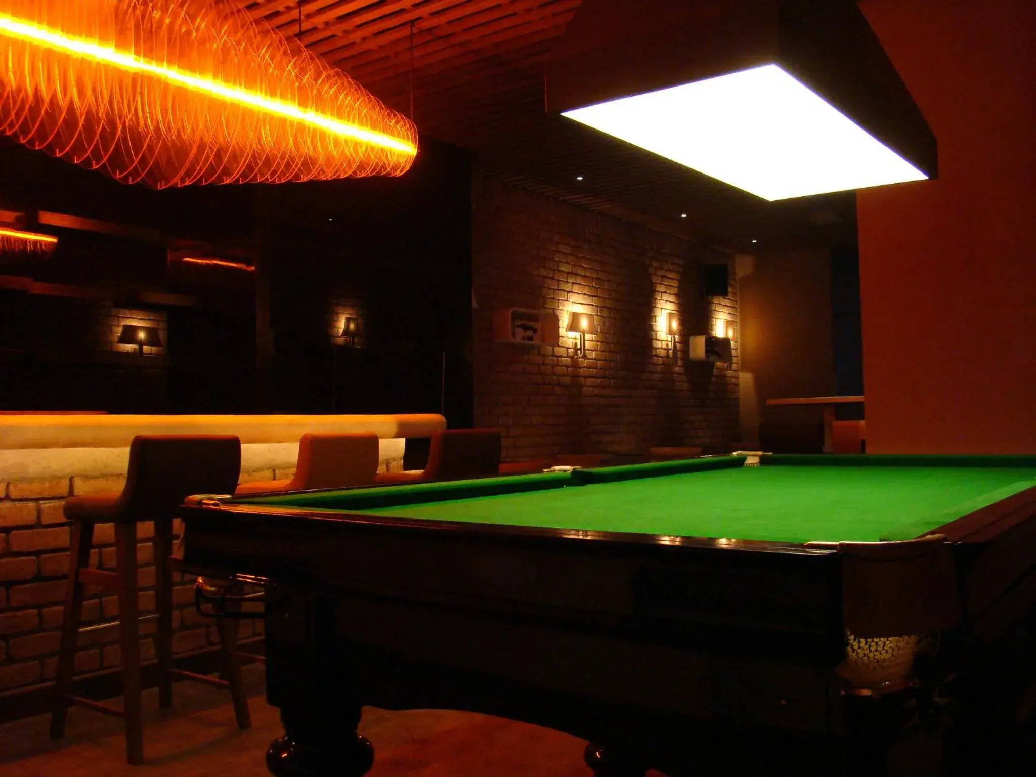 Lounge or bar, Billiards in Lemon Tree Hotel Chennai