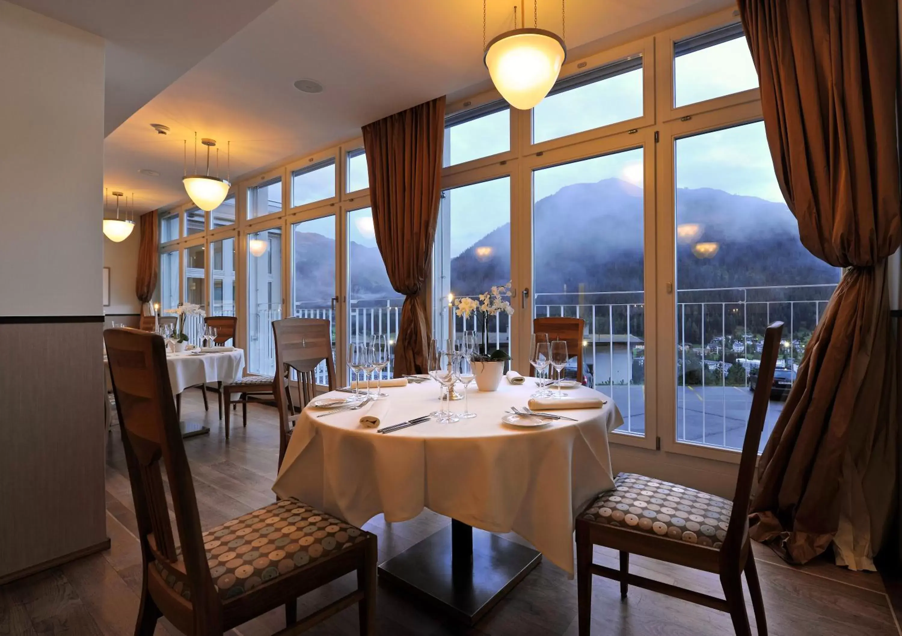 Restaurant/Places to Eat in Waldhotel & SPA Davos - for body & soul