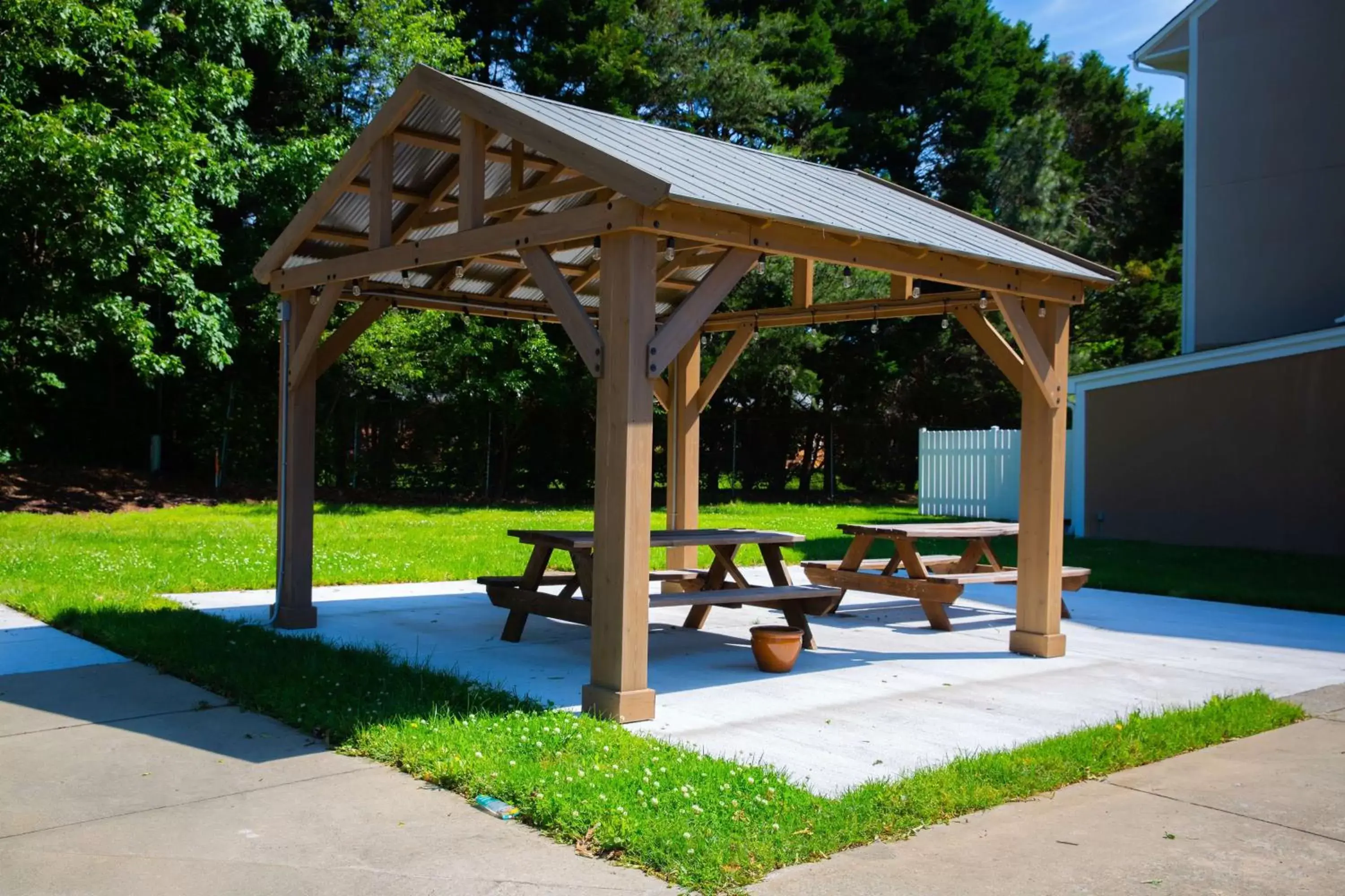 Patio, Swimming Pool in Country Inn & Suites by Radisson, Burlington (Elon), NC