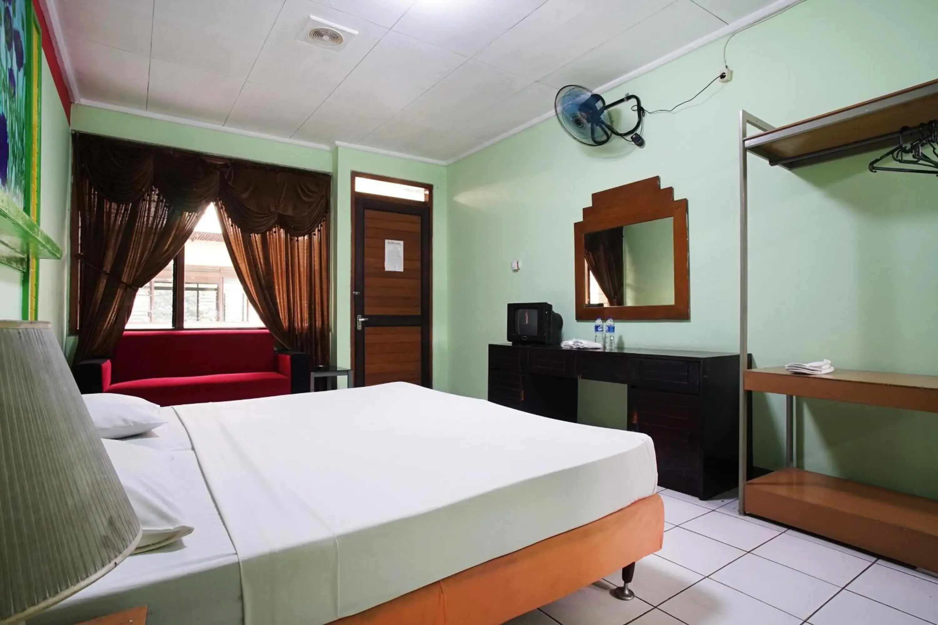 Photo of the whole room, Bed in Hotel Bandung Permai