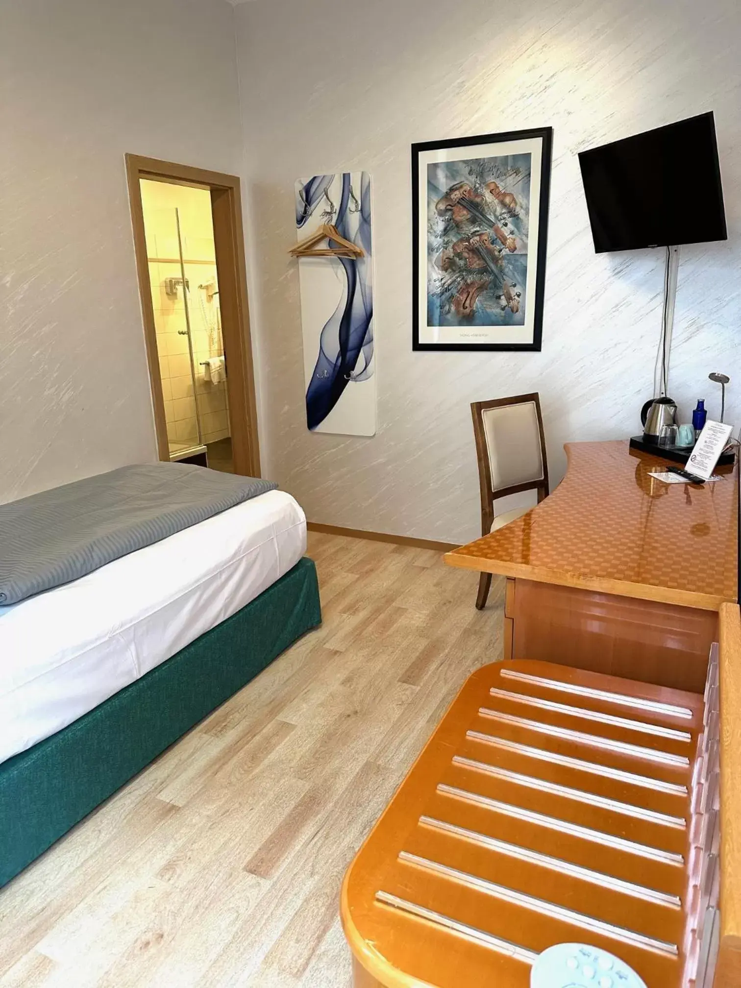 Single Room with Bathroom in Boutique Hotel Goldene Henne Single Room with Bathroom in Boutique Hotel Goldene Henne