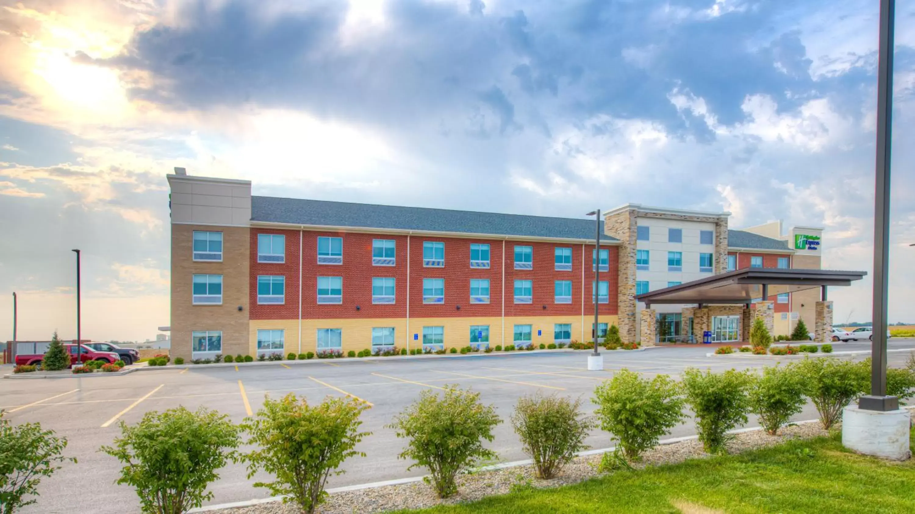 Property Building in Holiday Inn Express & Suites - Remington, an IHG Hotel