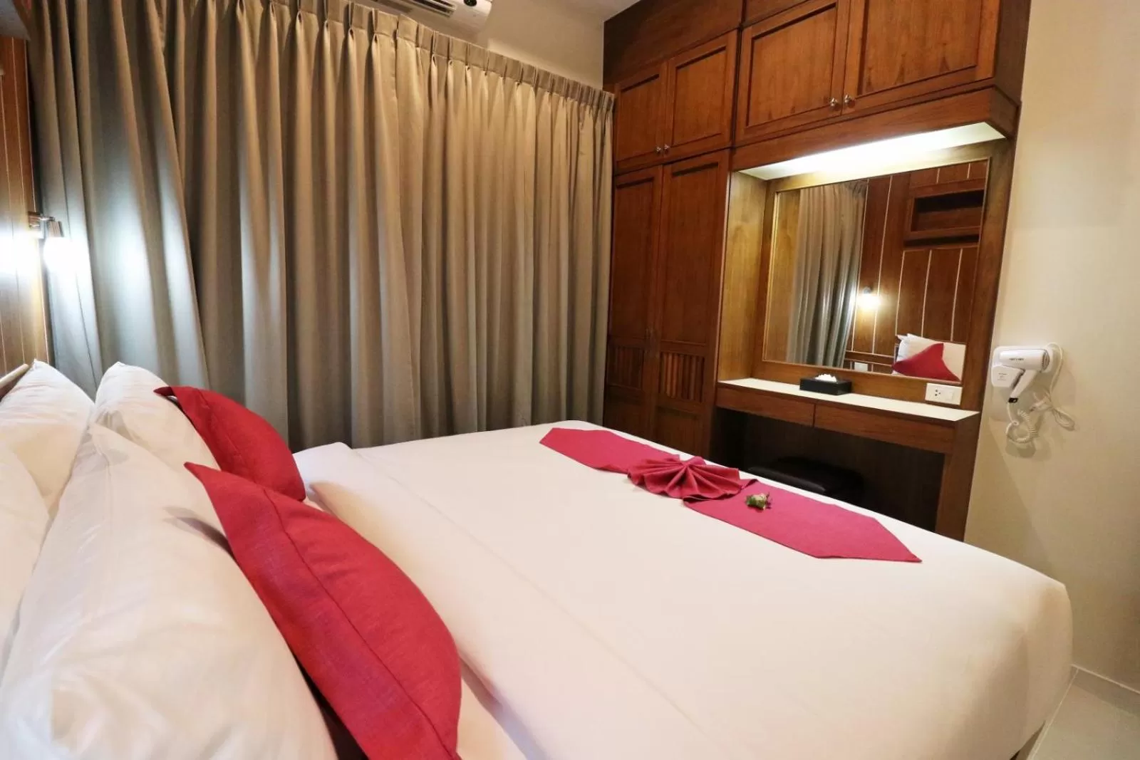 Bedroom, Bed in The Scene Cliff View Villas