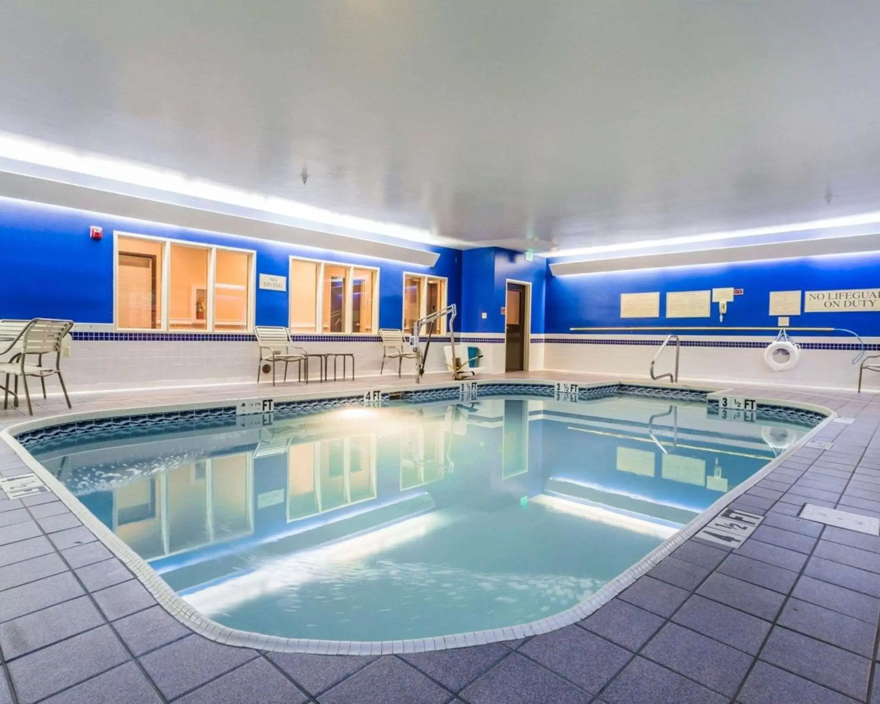 On site, Swimming Pool in Quality Inn & Suites Birmingham - Highway 280