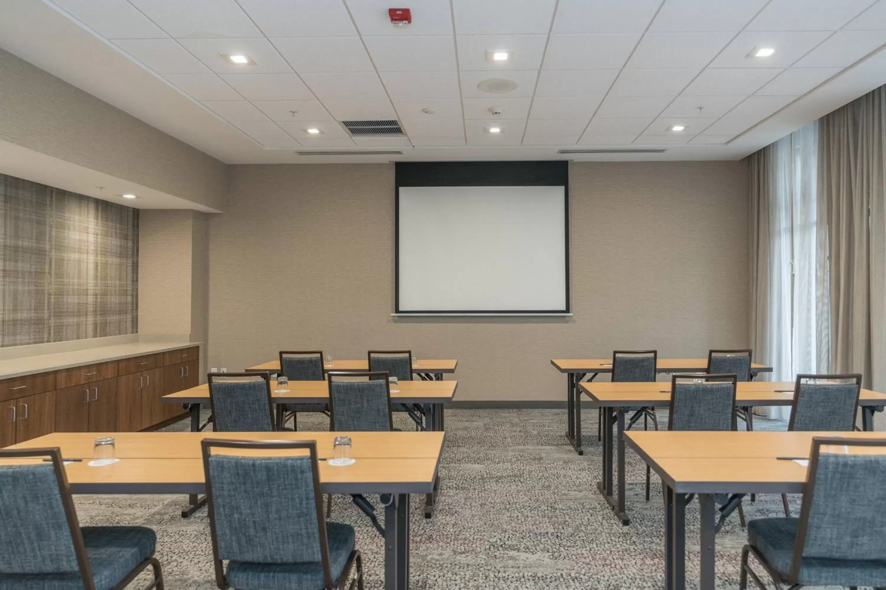 Meeting/conference room in Courtyard by Marriott West Springfield