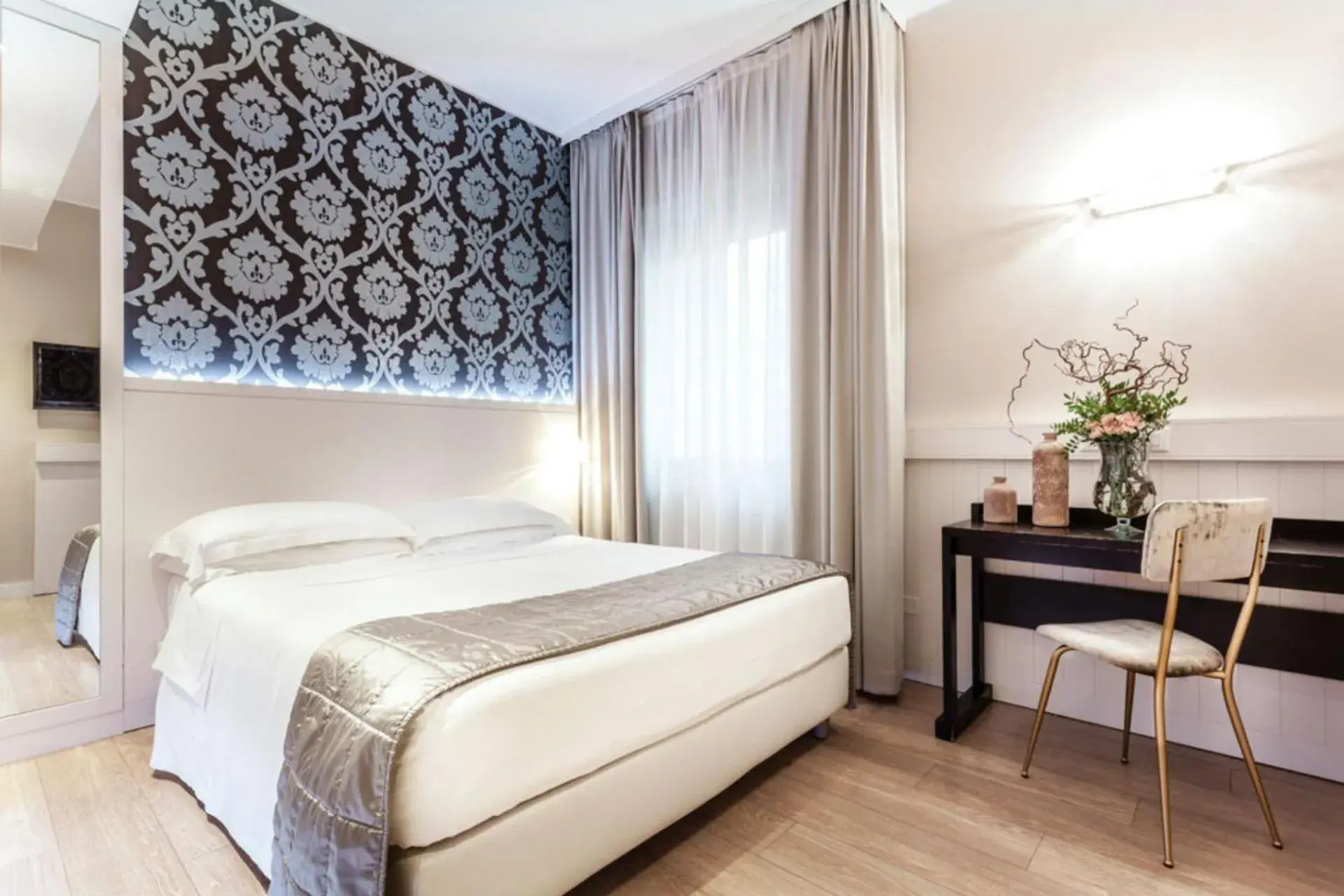Bedroom, Bed in Hotel Villa Rosa Riviera