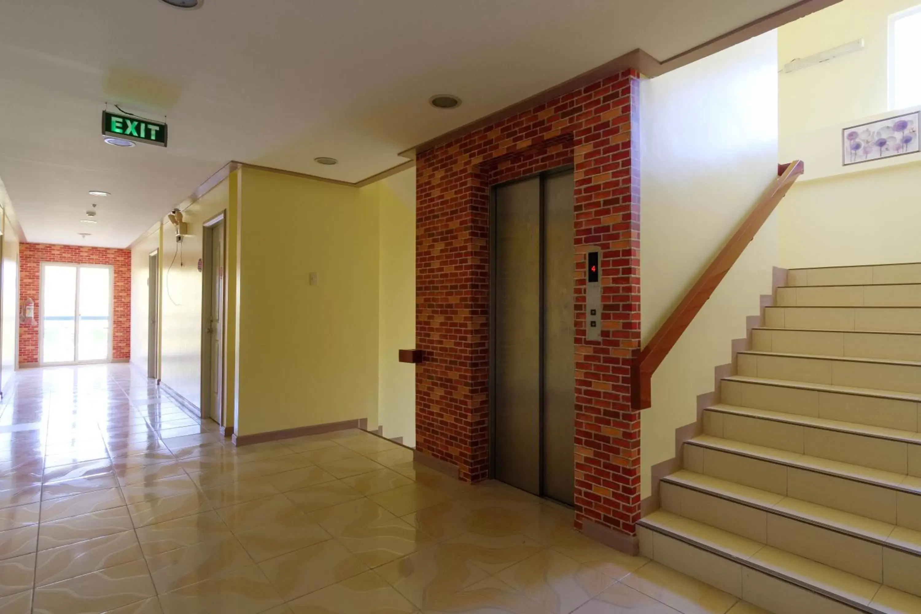 Facade/entrance in RedDoorz Plus @ Manalo Extension Palawan Facade/entrance in RedDoorz Plus @ Manalo Extension Palawan
