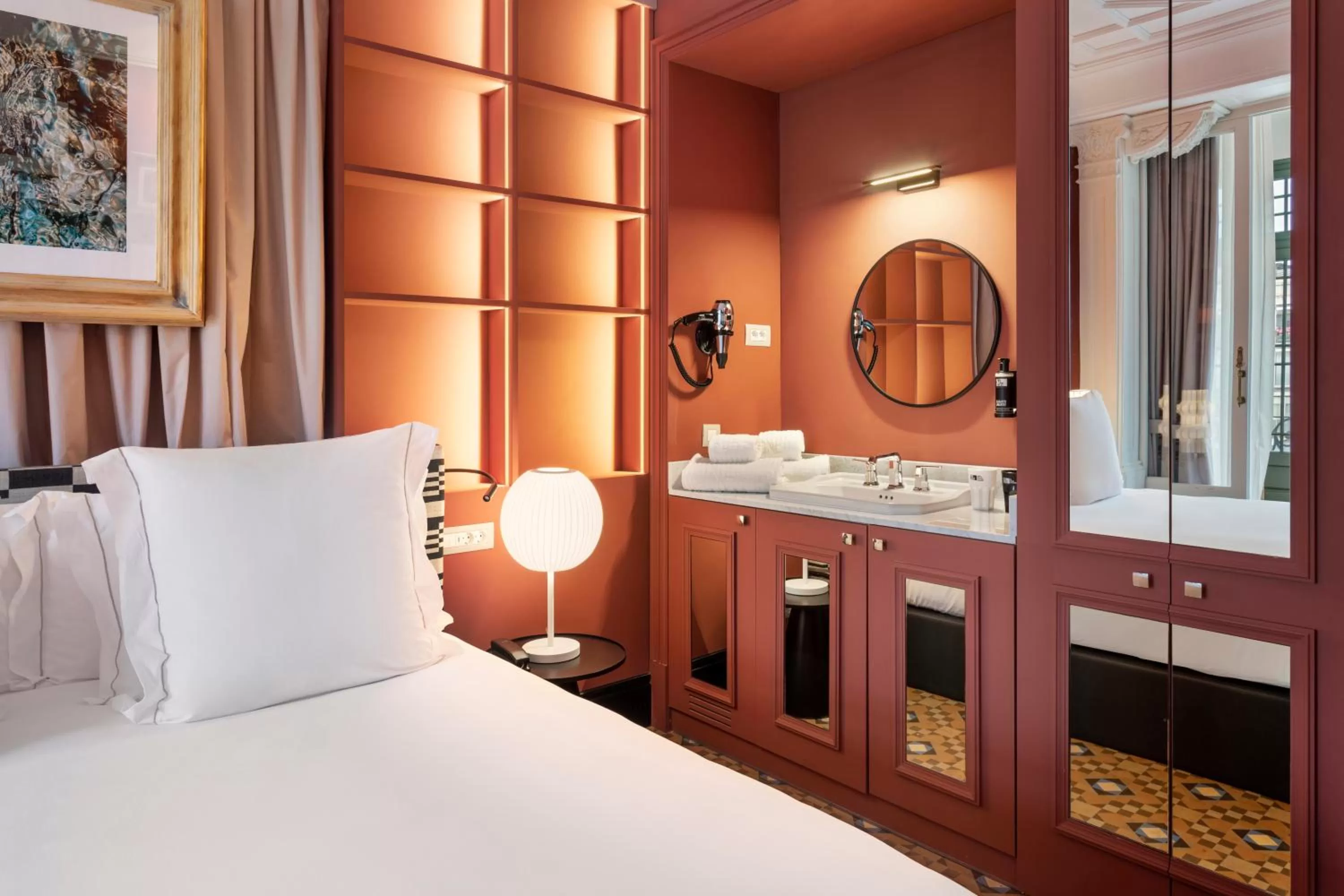 Bathroom, Bed in One Shot Aragó