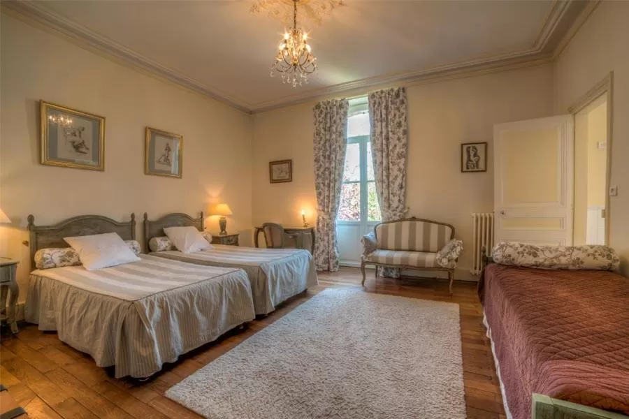 Photo of the whole room, Bed in L'Oustal