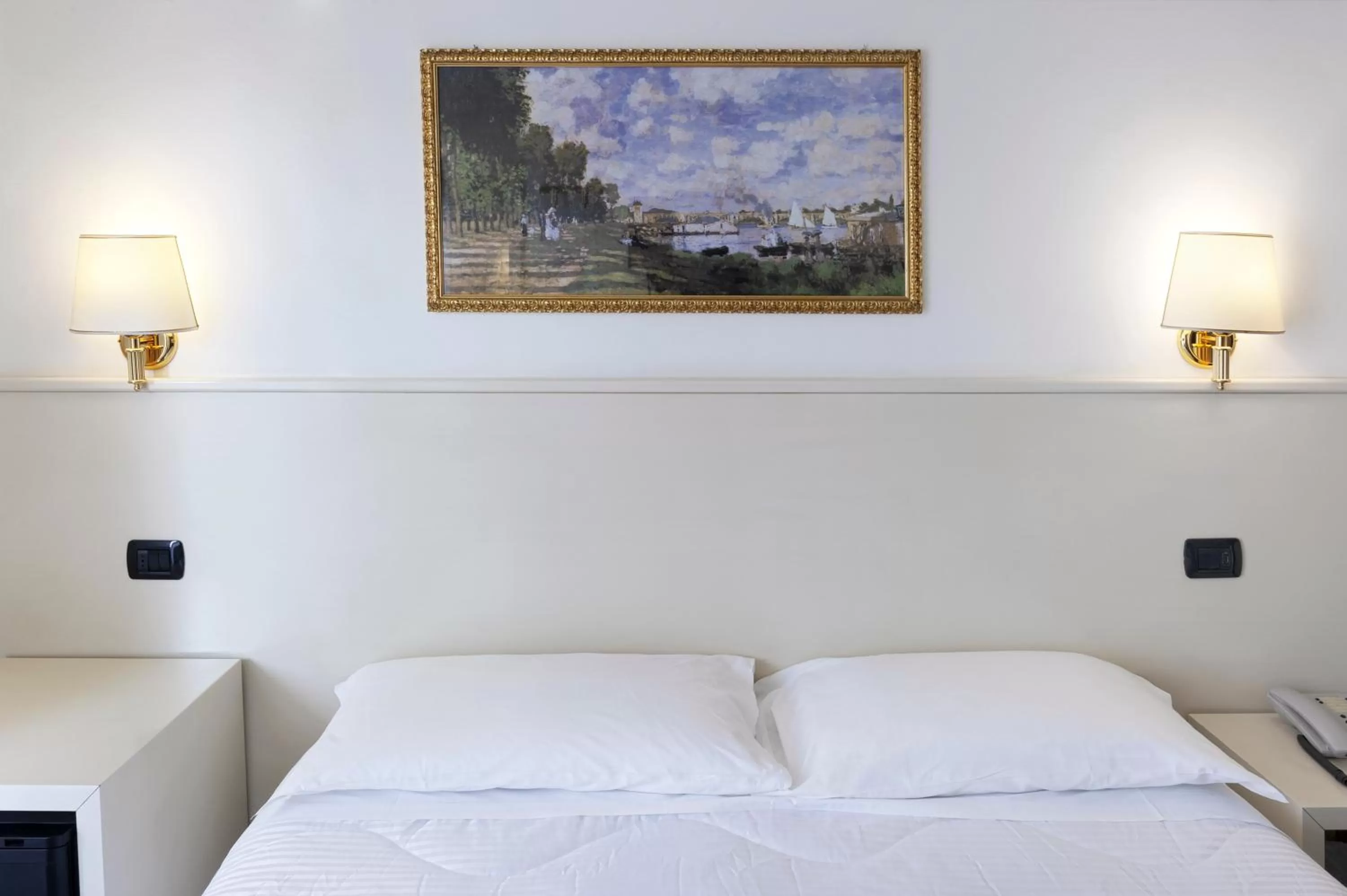 Photo of the whole room, Bed in Hotel International