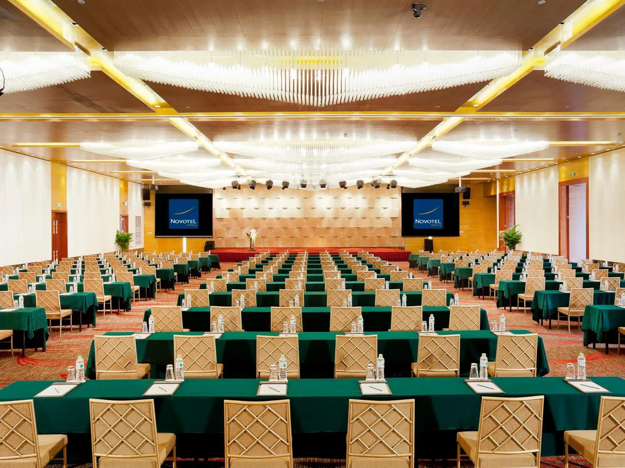 Business facilities in Novotel Nanjing East Suning Galaxy