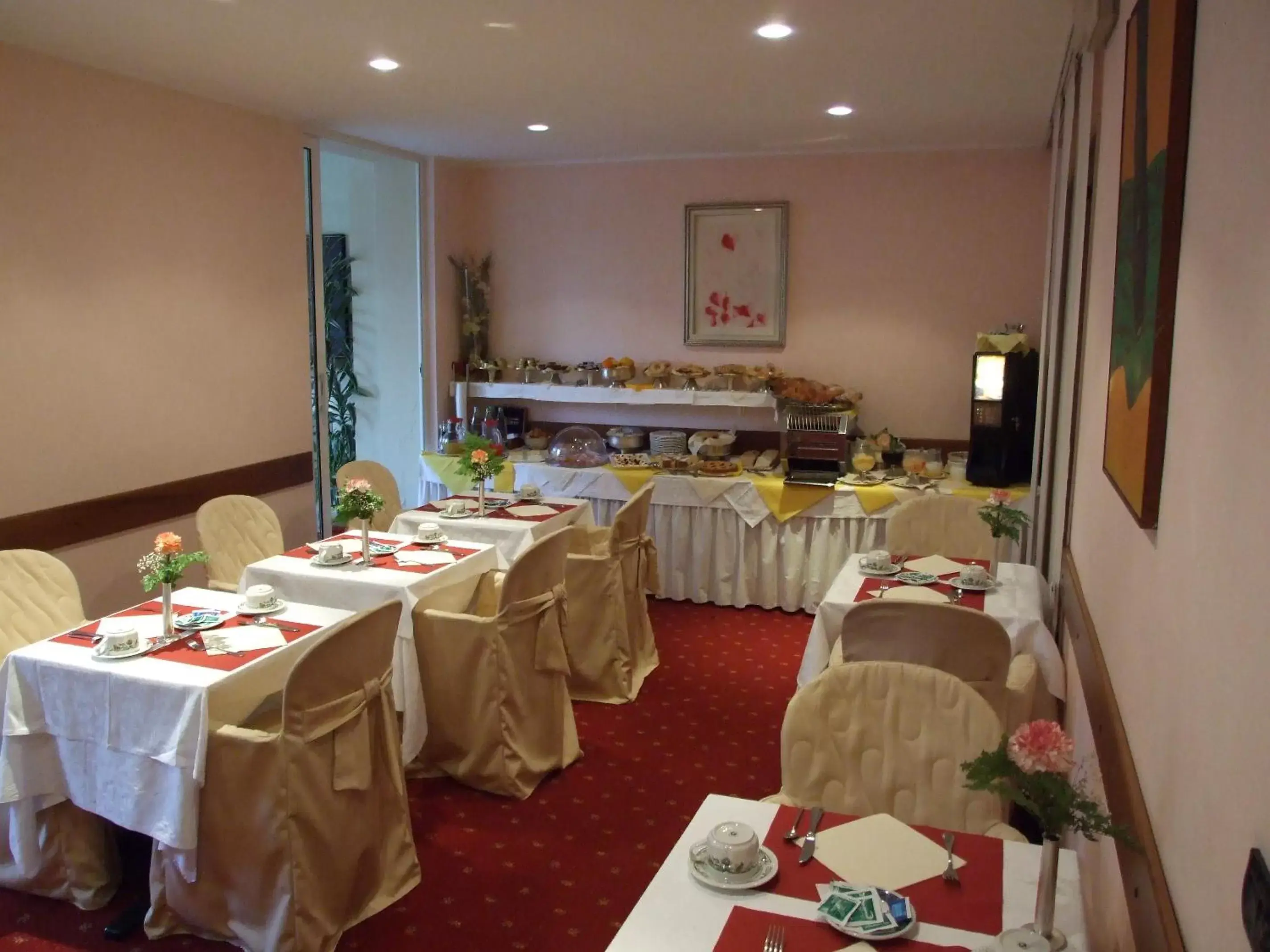 Restaurant/Places to Eat in Coccodrillo Hotel & Apartments