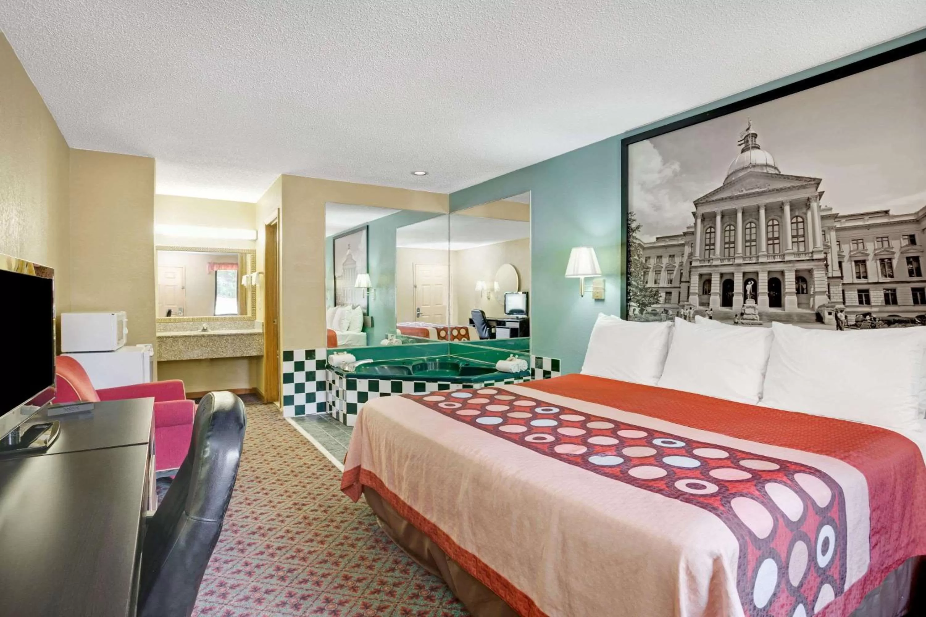 Photo of the whole room, Bed in Super 8 by Wyndham Forest Park