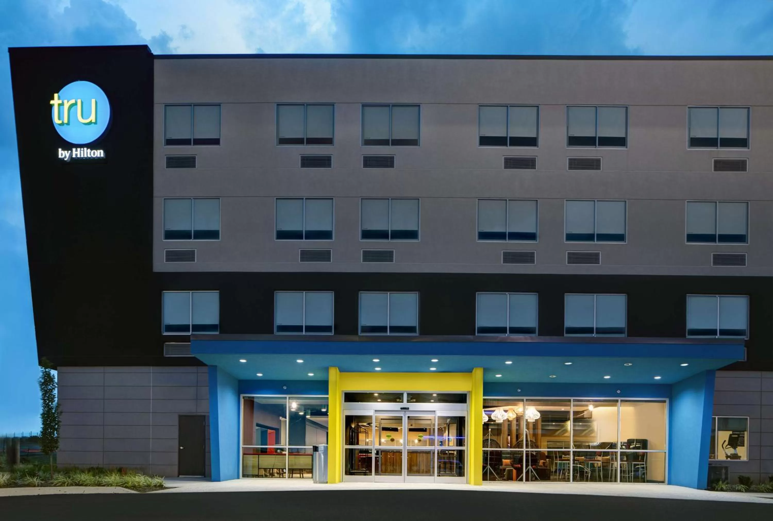 Property building in Tru By Hilton Knoxville West Turkey Creek