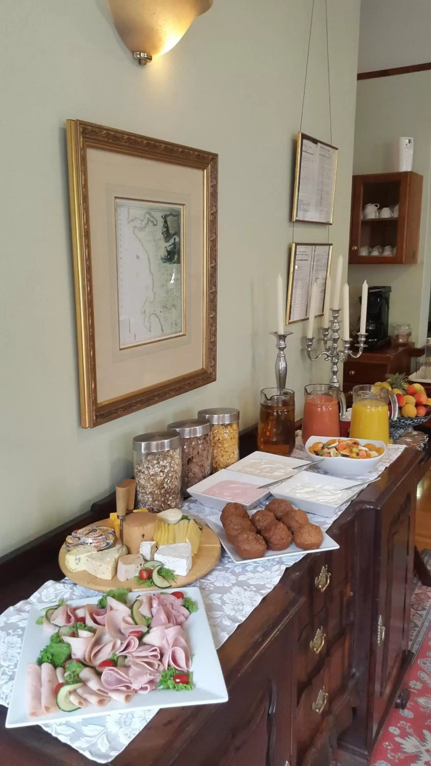 Continental breakfast in Eendracht Hotel