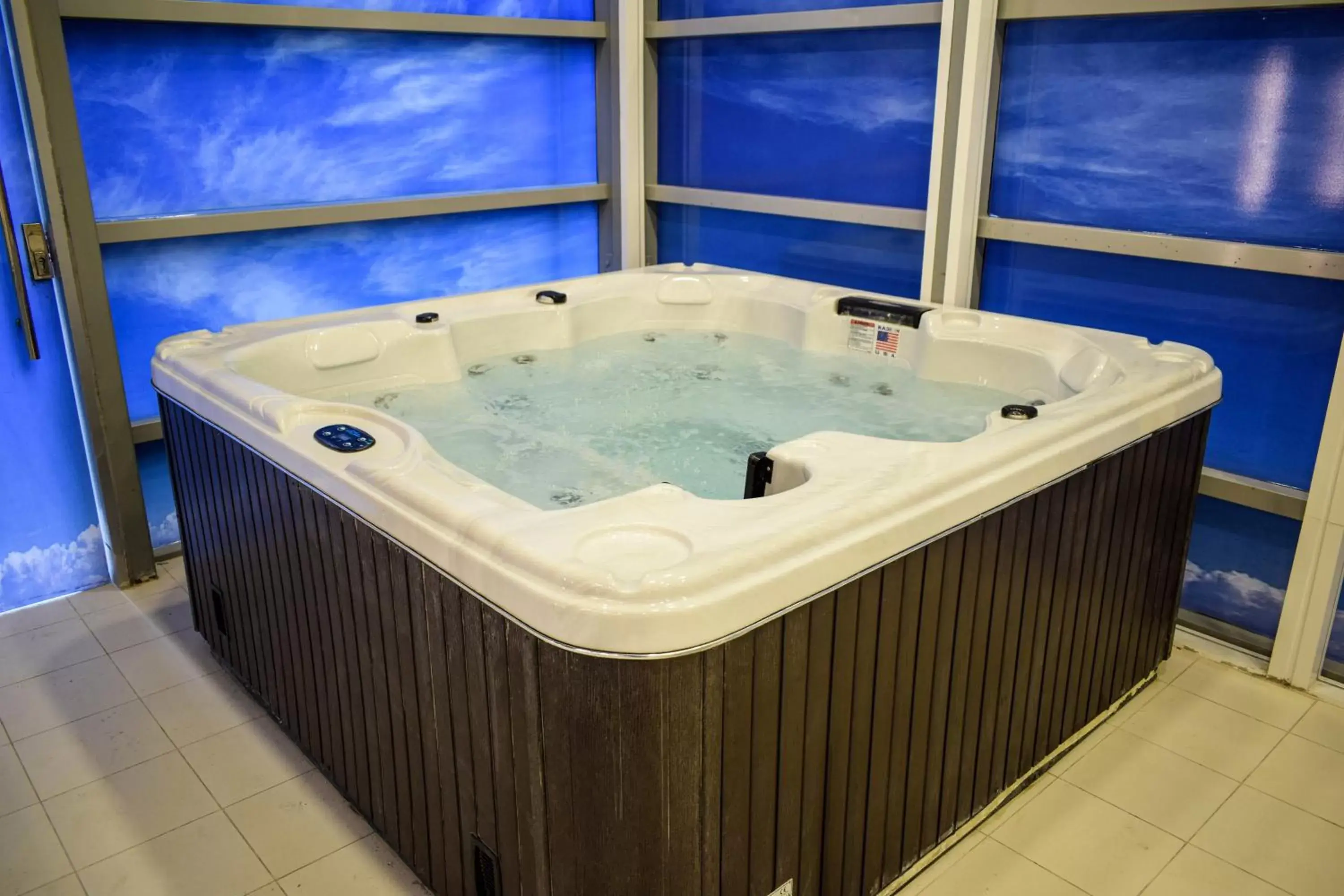 Hot Tub in Saraya Corniche Hotel