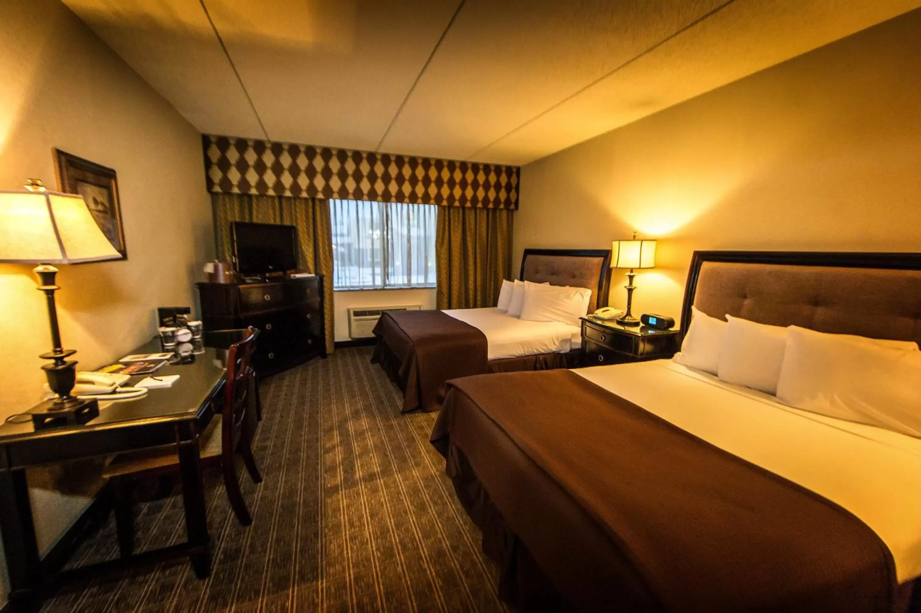 Queen Room with Two Queen Beds - Non-Smoking in Garden Place Hotel Queen Room with Two Queen Beds - Non-Smoking in Garden Place Hotel