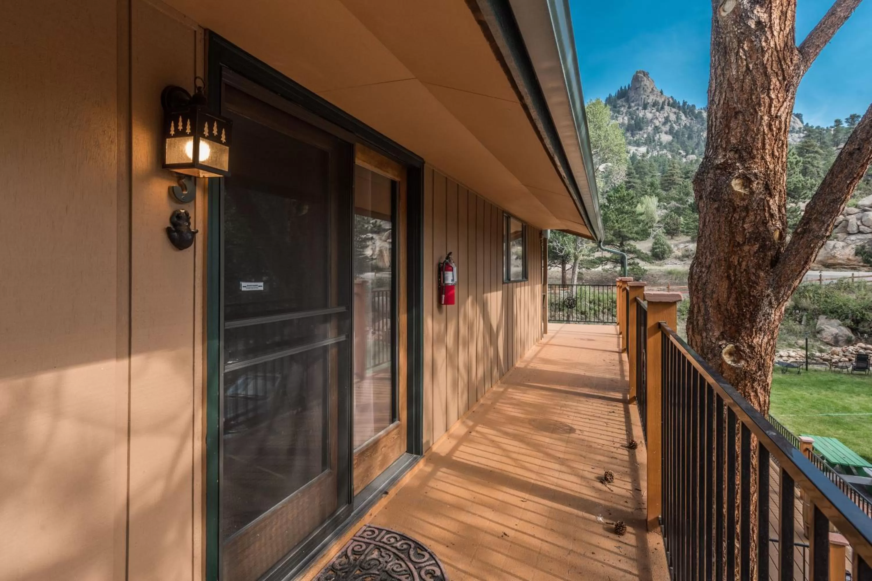 4 Seasons Inn on Fall River