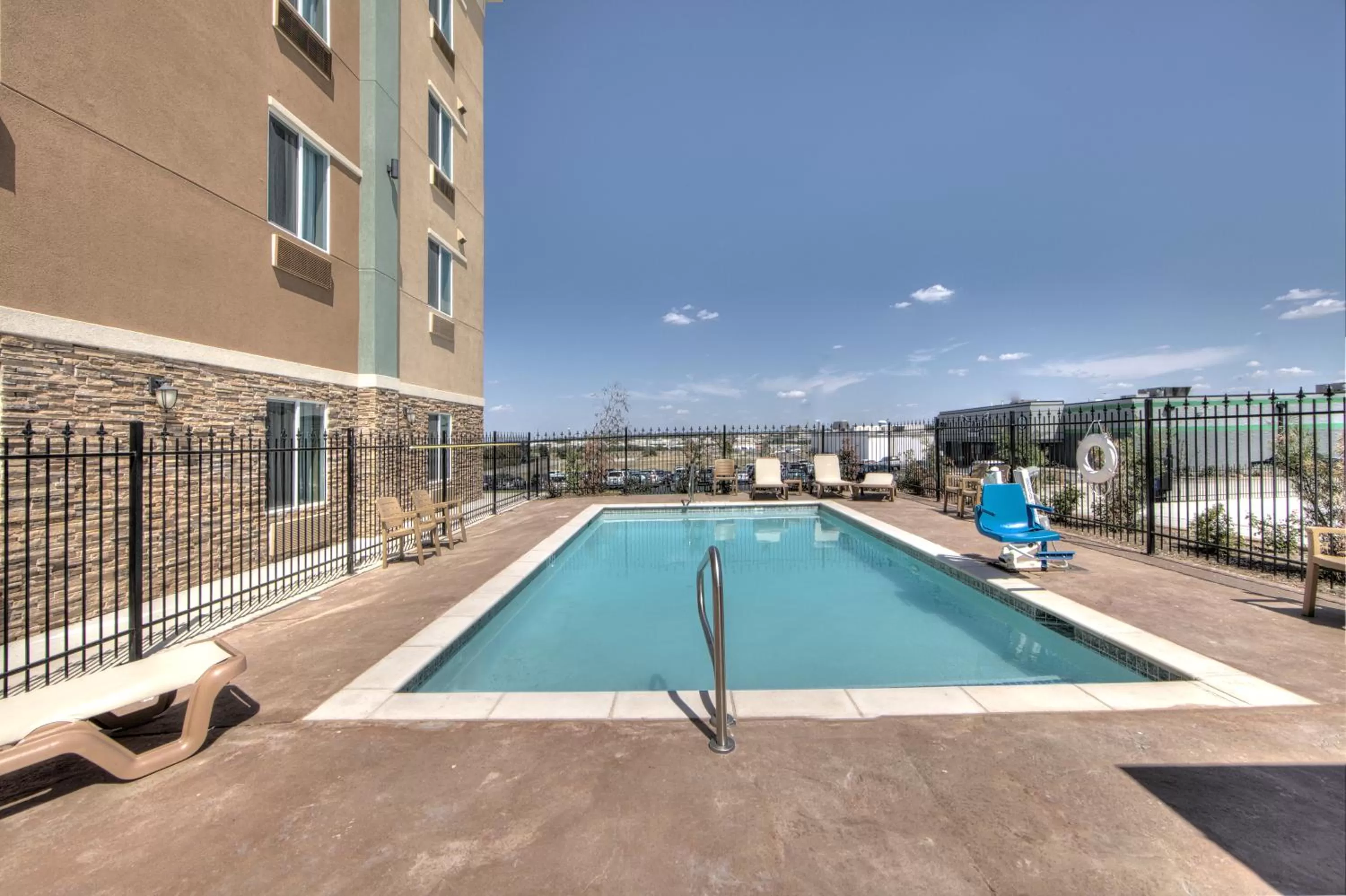 Swimming pool in Comfort Inn & Suites, White Settlement-Fort Worth West, TX