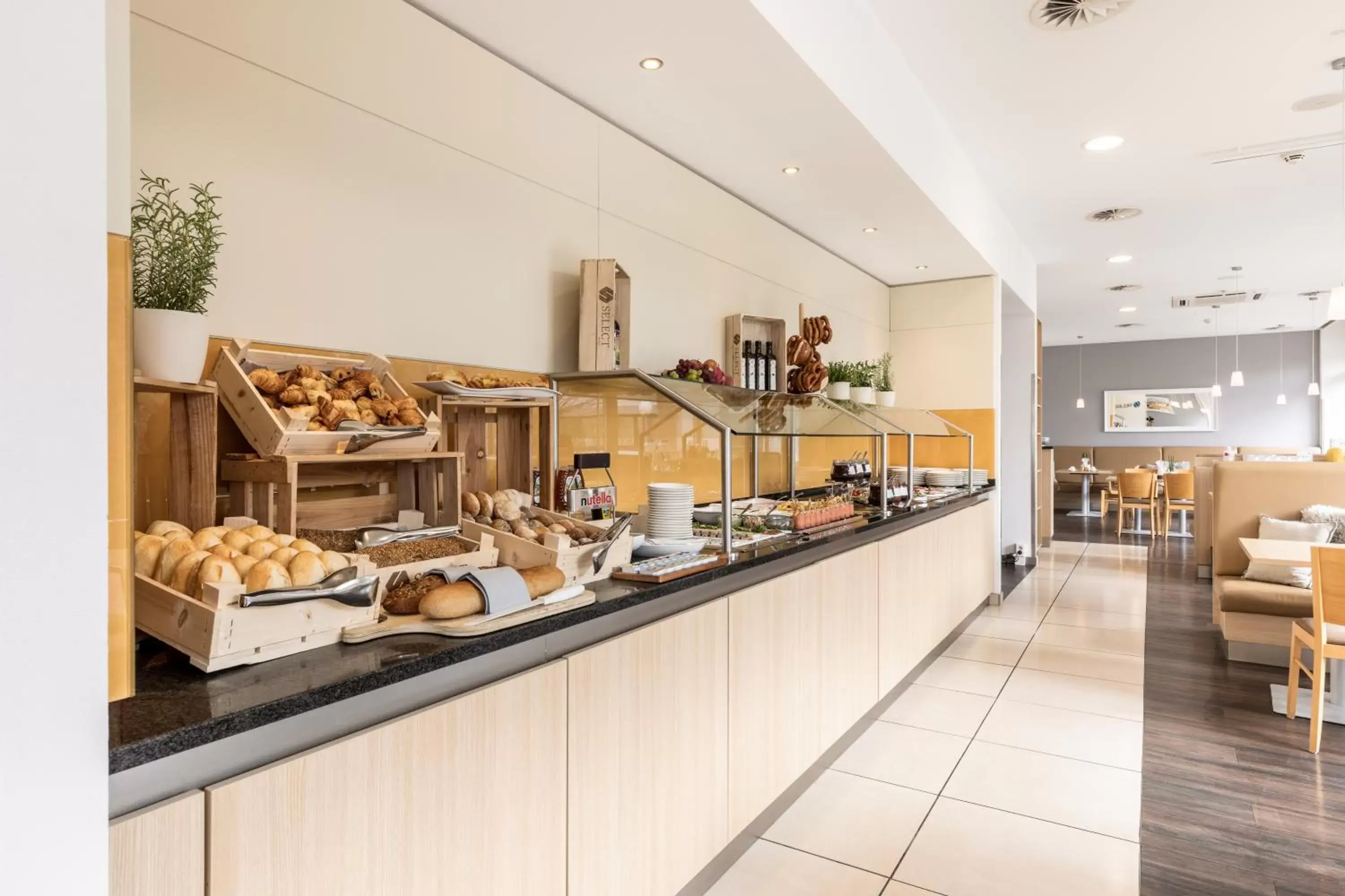 Buffet breakfast, Restaurant/Places to Eat in Select Hotel Mainz