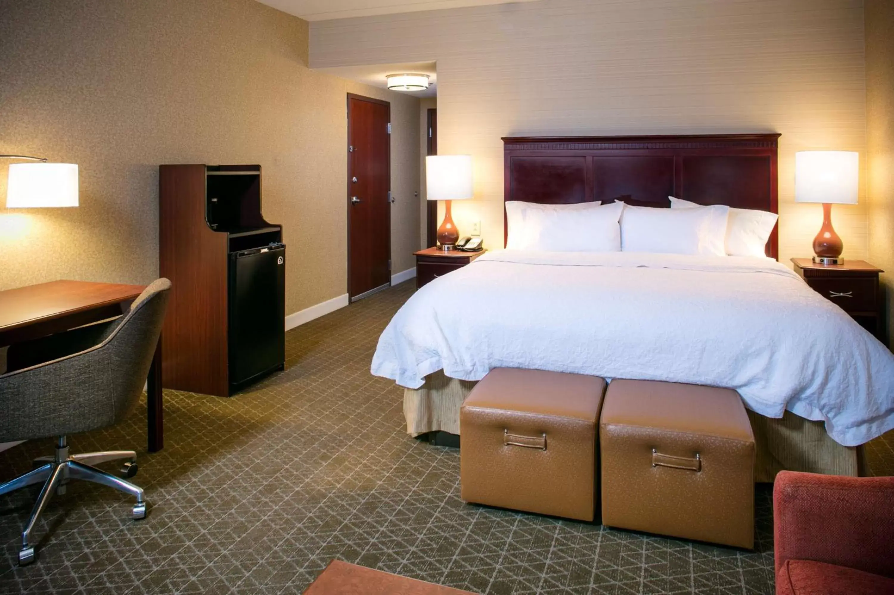 Bed in Hampton Inn & Suites Toledo-Perrysburg