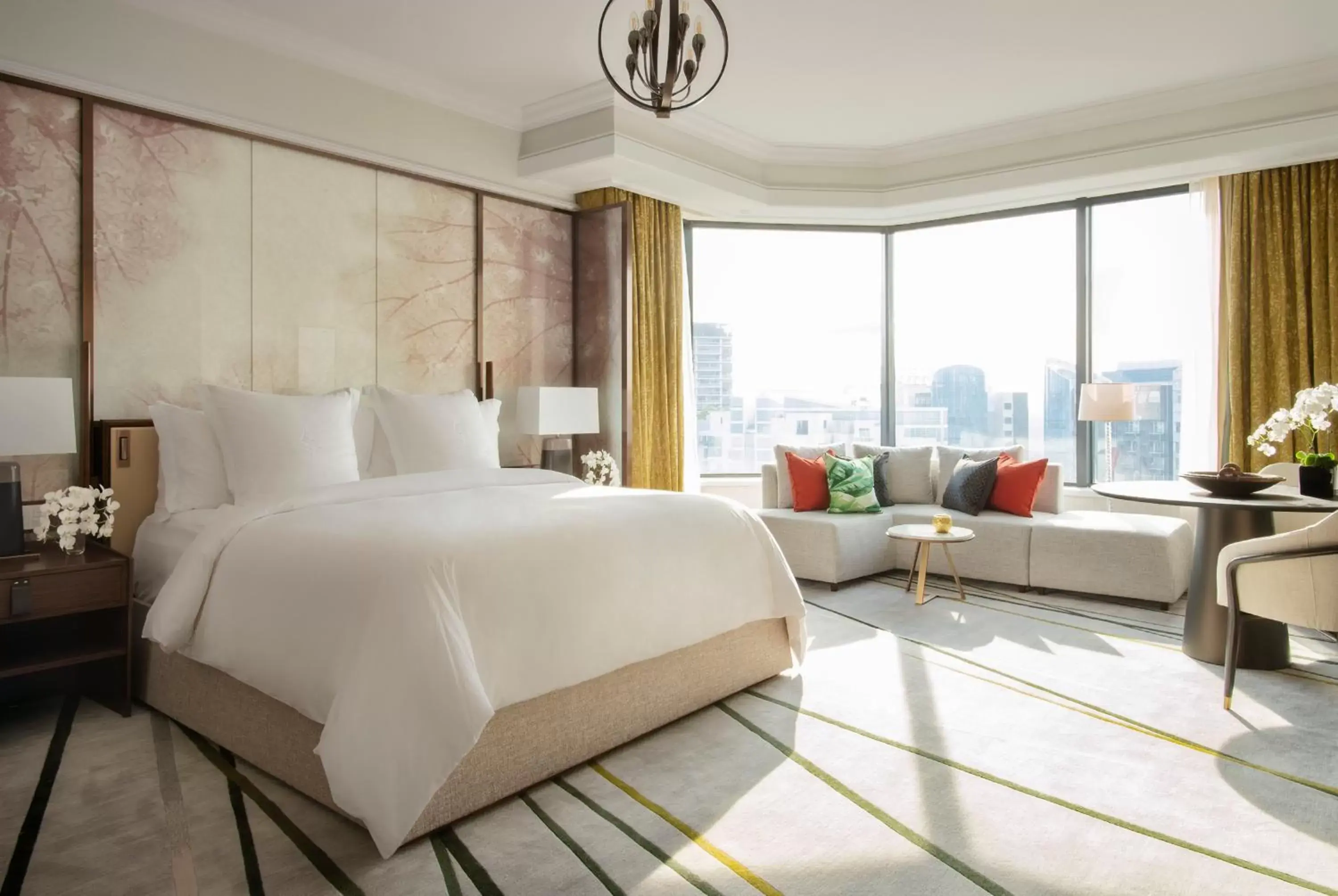Bedroom in Four Seasons Hotel Singapore