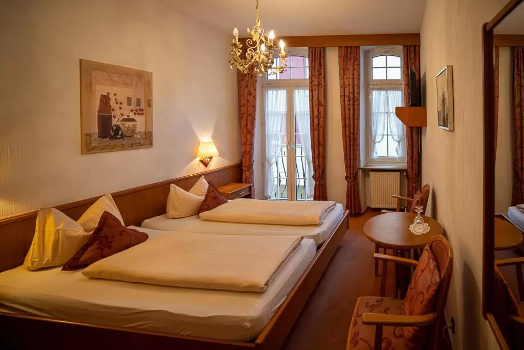 Double Room with Private Bathroom - single occupancy in Nostalgie Altstadthotel Kornpforte