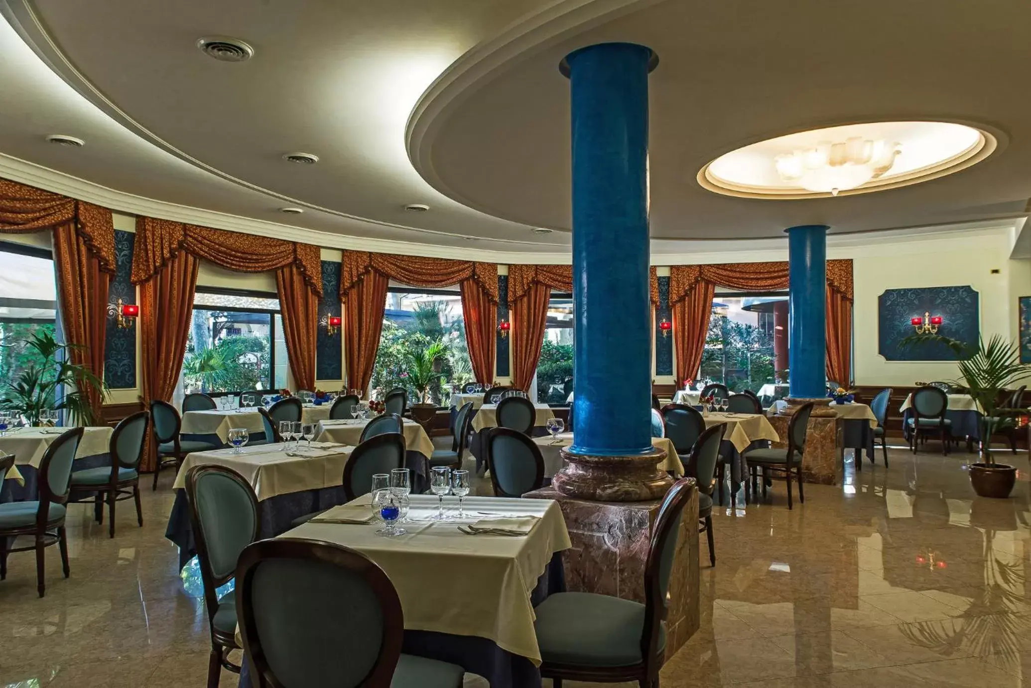 Restaurant/Places to Eat in Hotel Columbus sul Lago