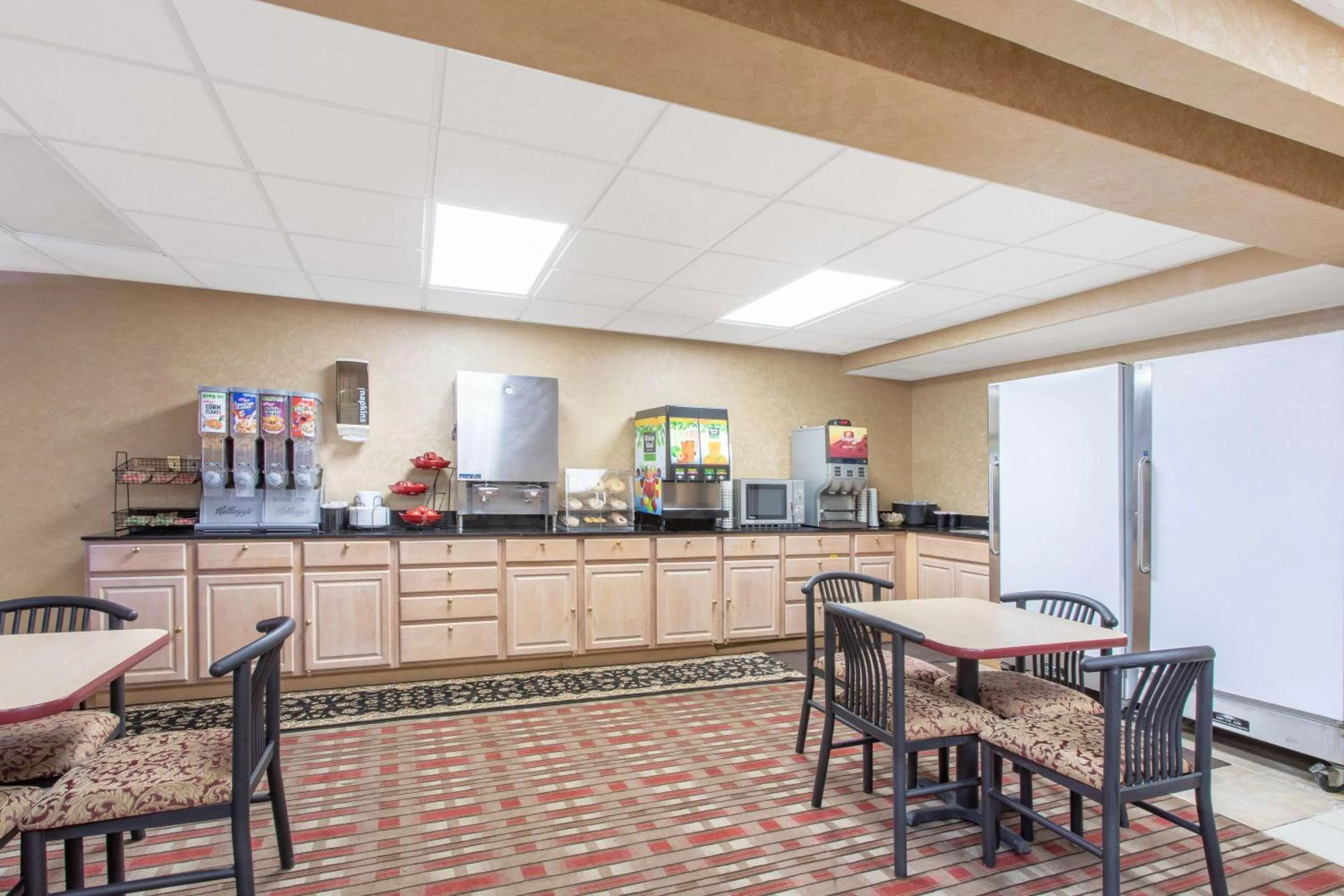 Restaurant/places to eat in Ramada Limited Cockeysville